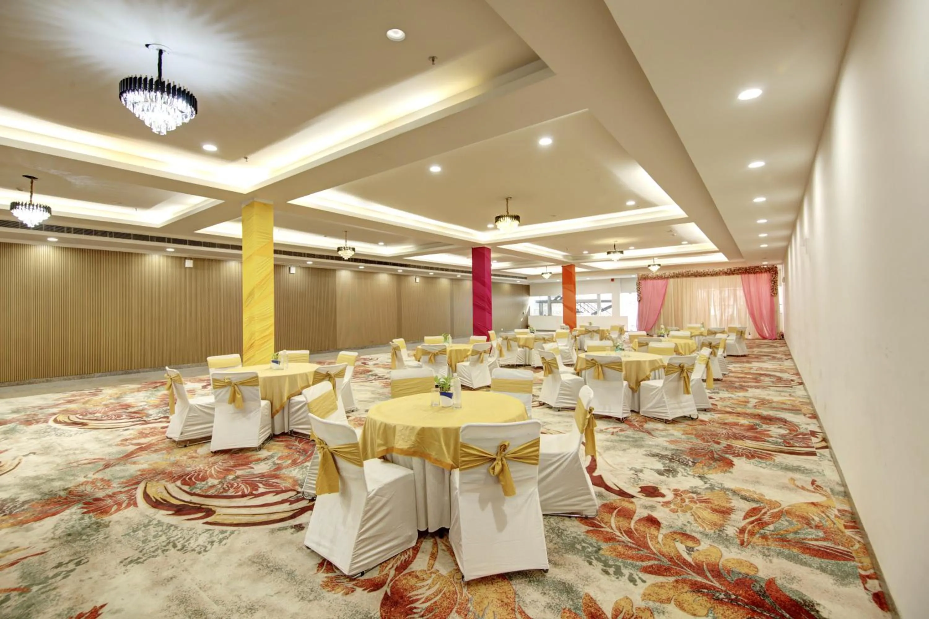 Restaurant/places to eat in The Hoften FlxHo Cyber One, Cyber City, Gurugram