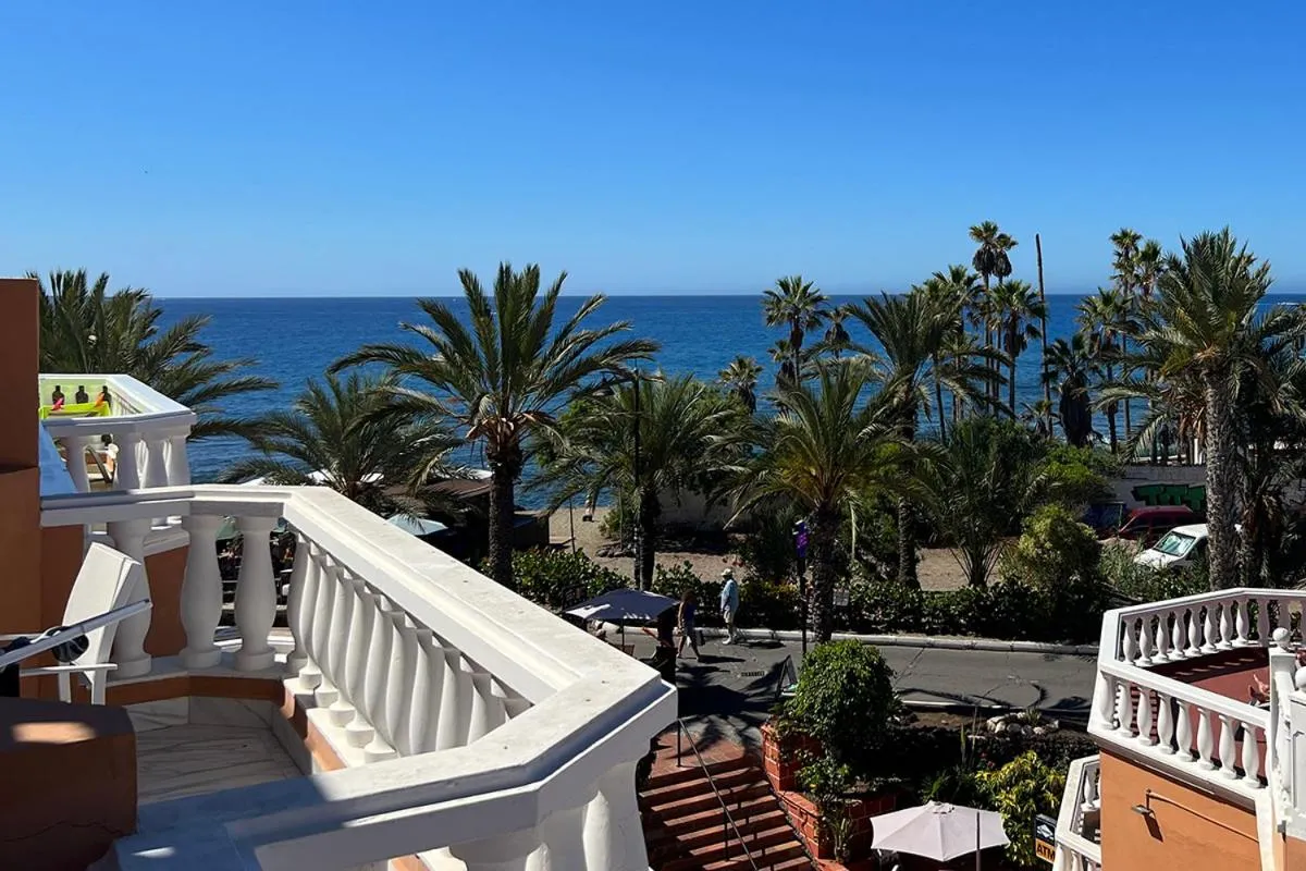Beachfront Residence Las Americas - TRG