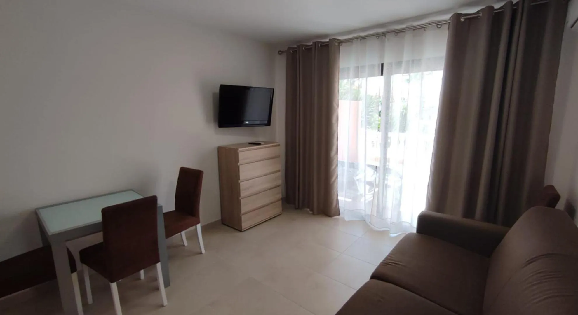 Beachfront Residence Las Americas - TRG