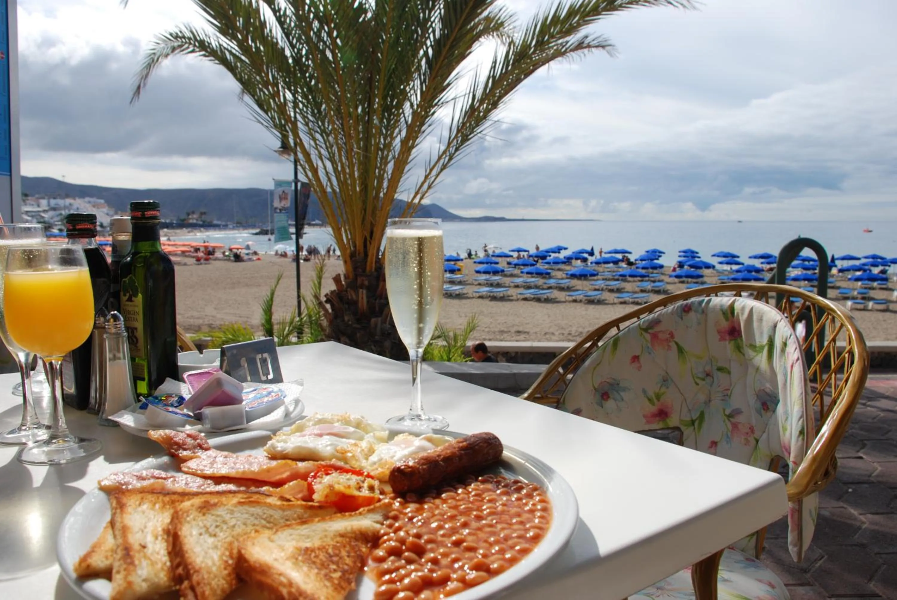 Restaurant/places to eat in Beachfront Residence Las Americas - TRG