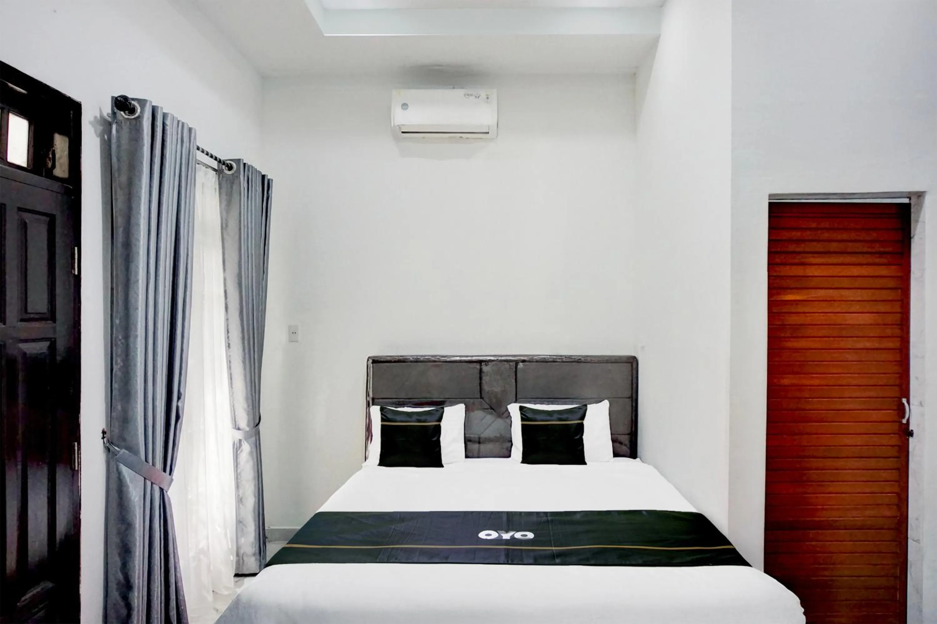 Bedroom, Bed in Hotel O Sm Raja Guest House