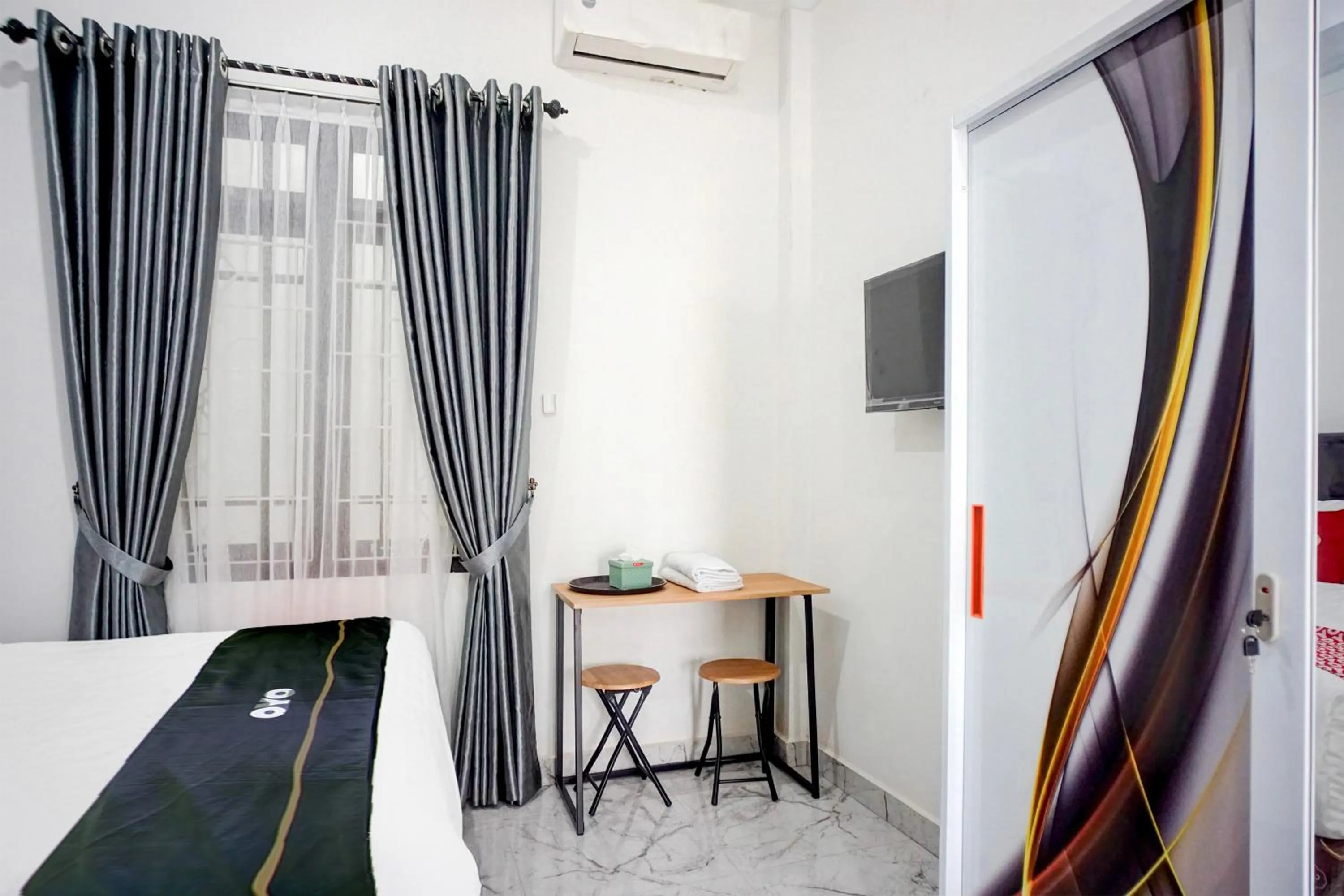 Bedroom in Hotel O Sm Raja Guest House