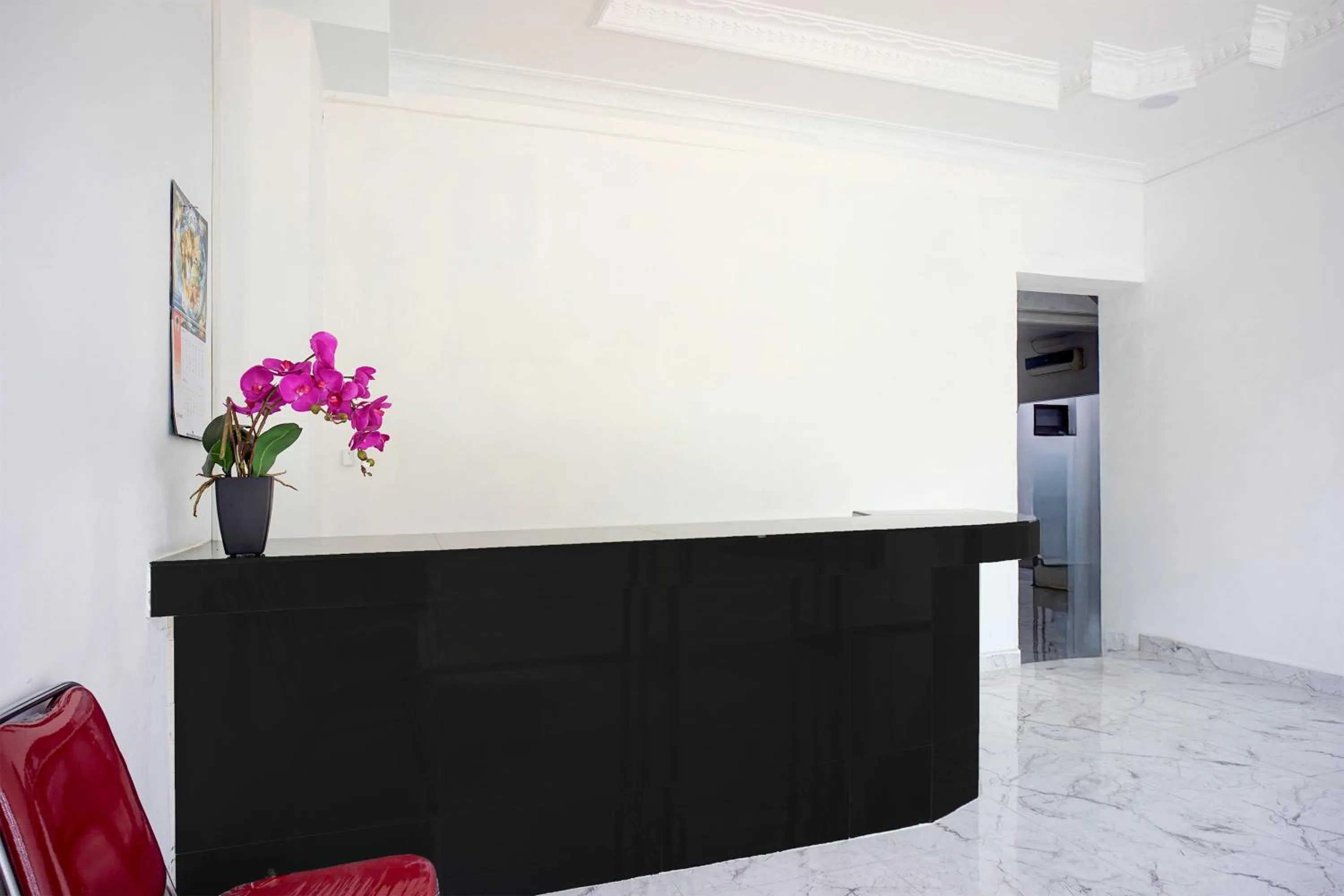 Lobby or reception in Hotel O Sm Raja Guest House