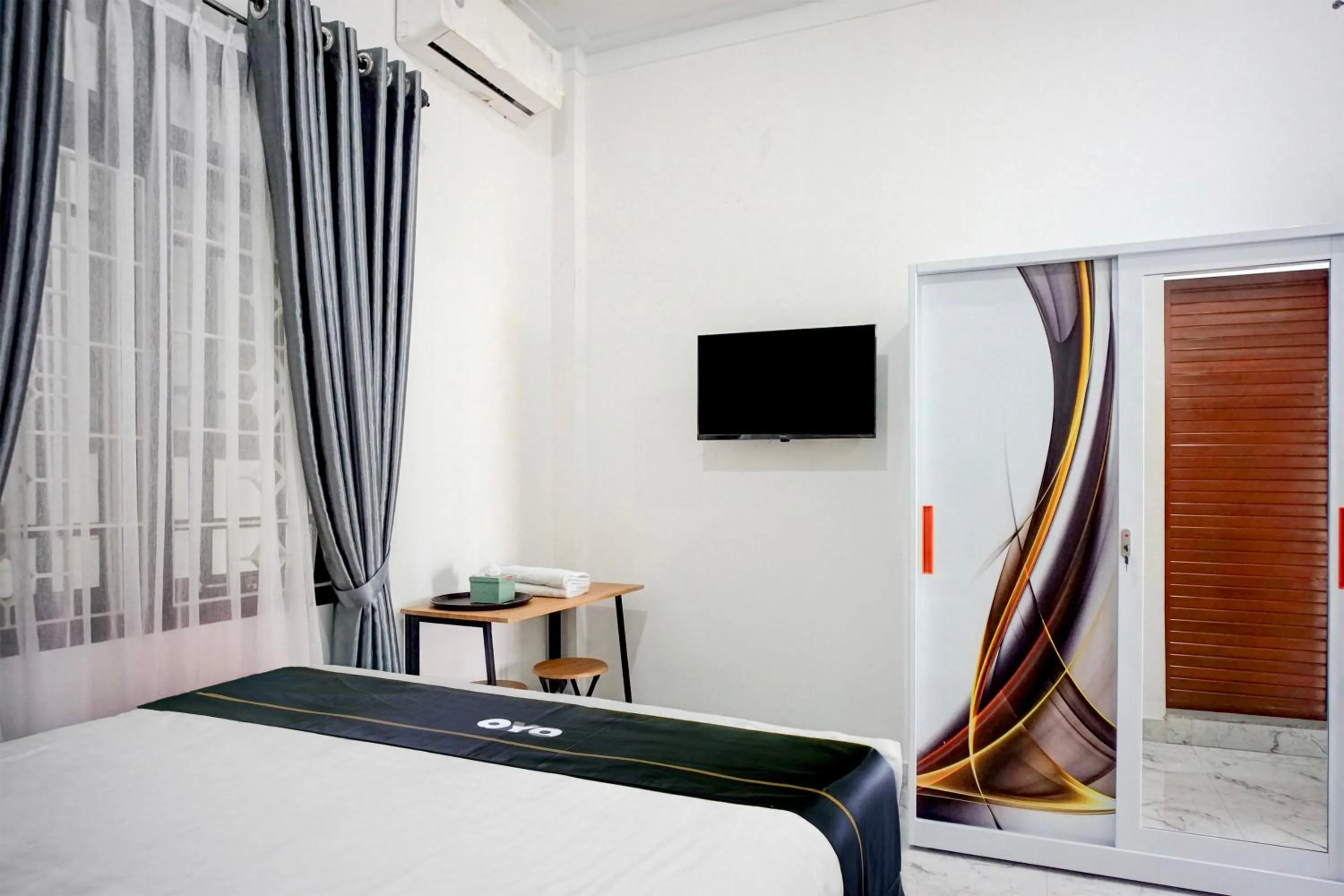 Bedroom, Bed in Hotel O Sm Raja Guest House