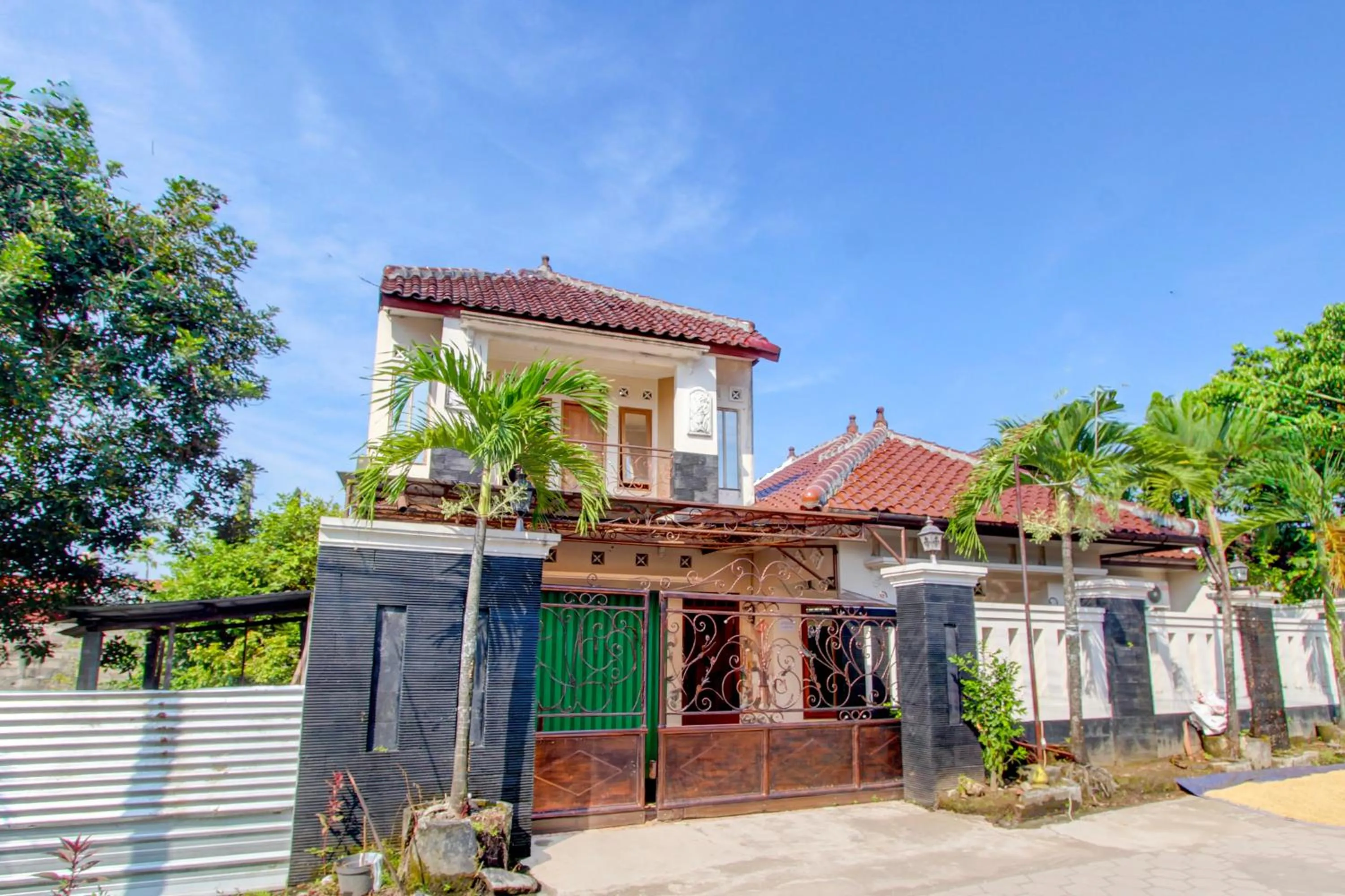 Facade/entrance in SPOT ON Podomoro Homestay