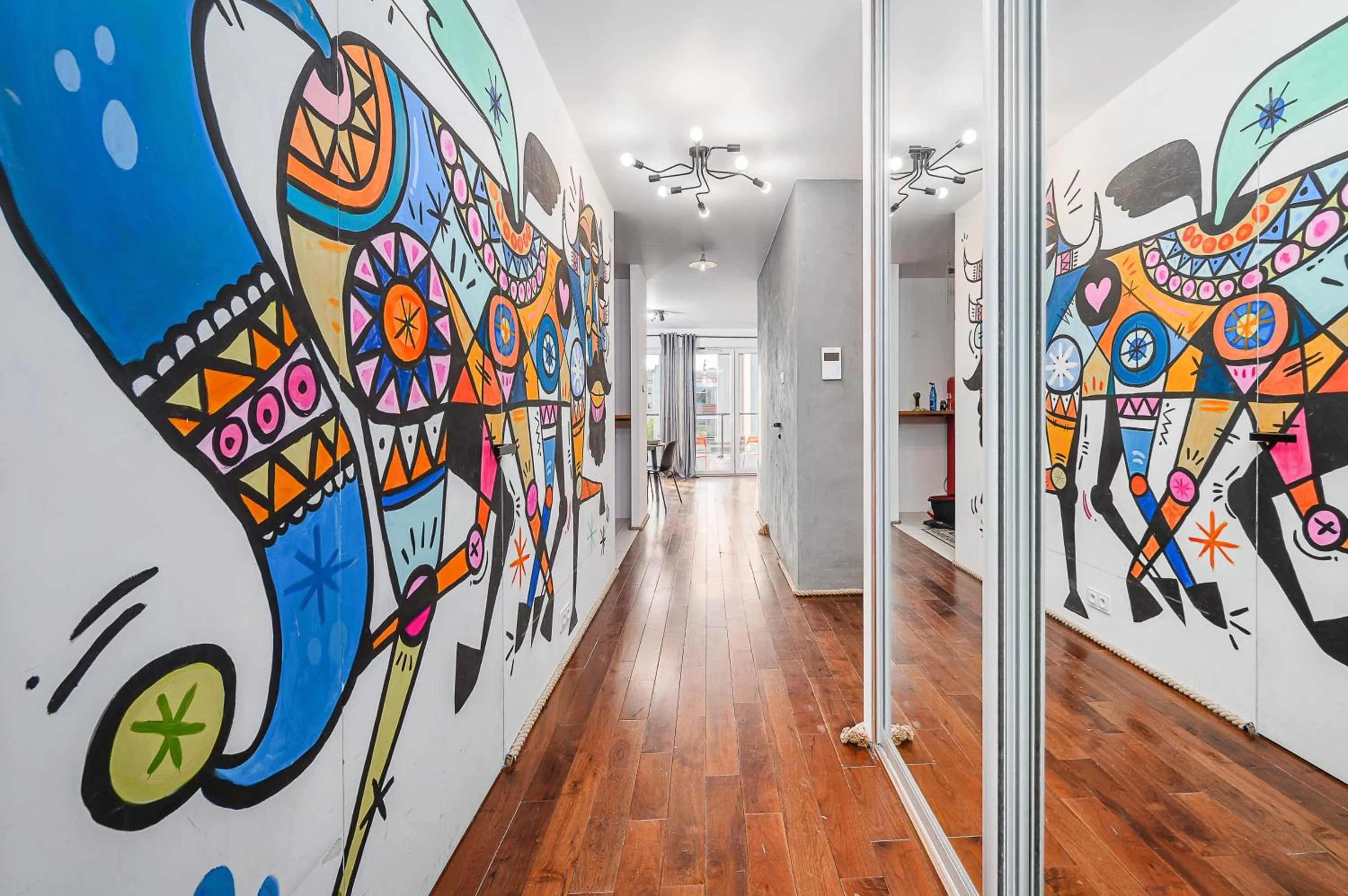 Decorative detail in Lumina 3-room apart with large terrace