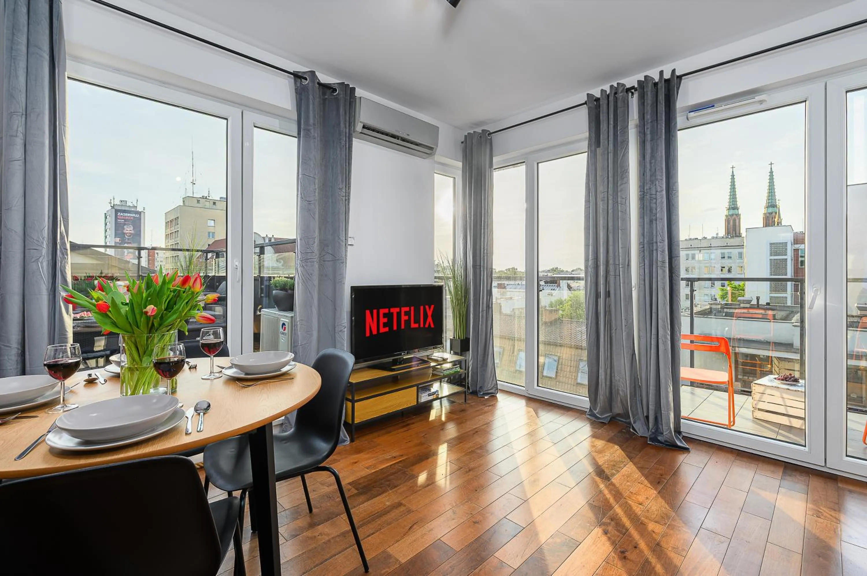TV and multimedia in Lumina 3-room apart with large terrace