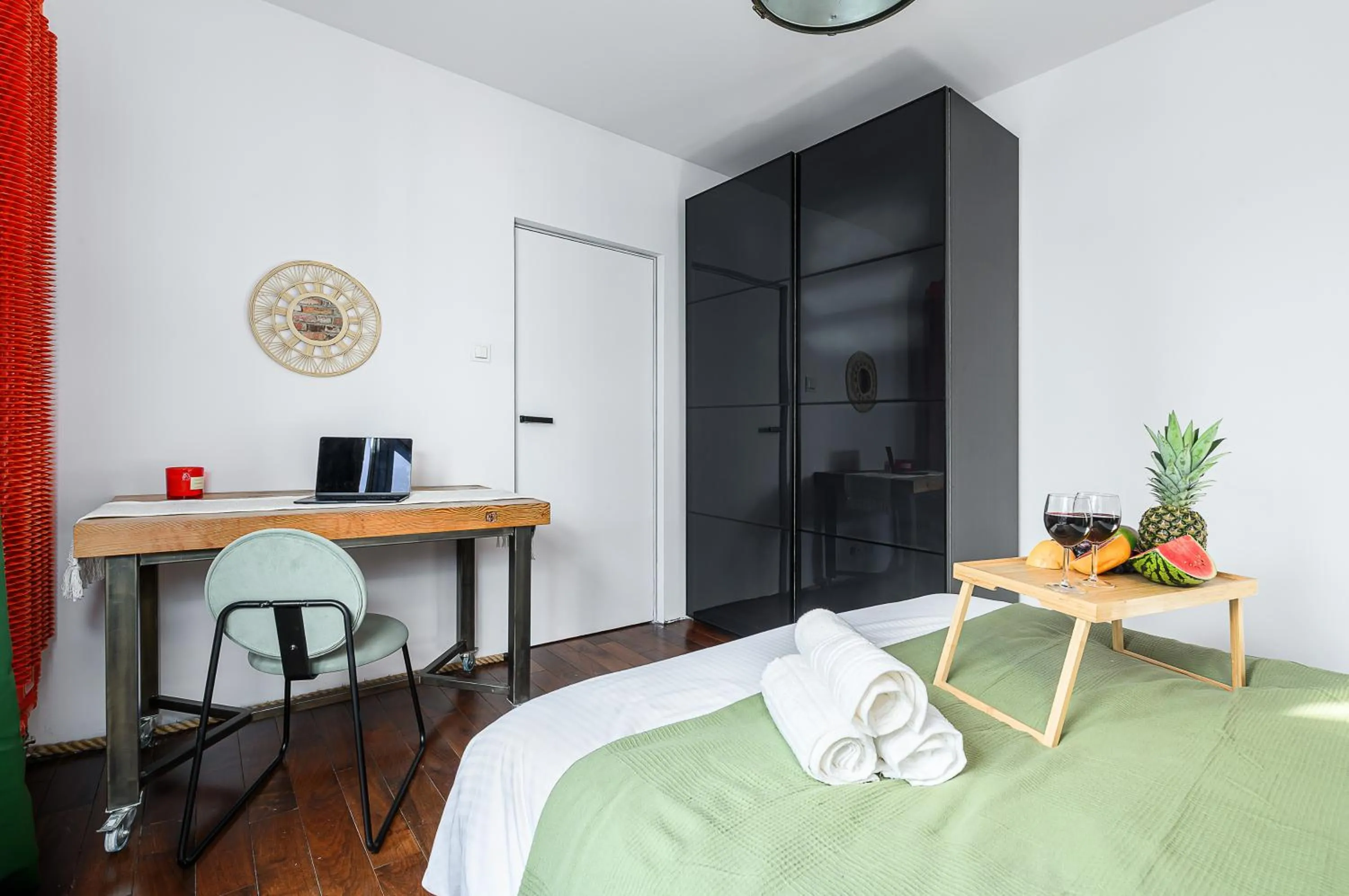 Bed in Lumina 3-room apart with large terrace