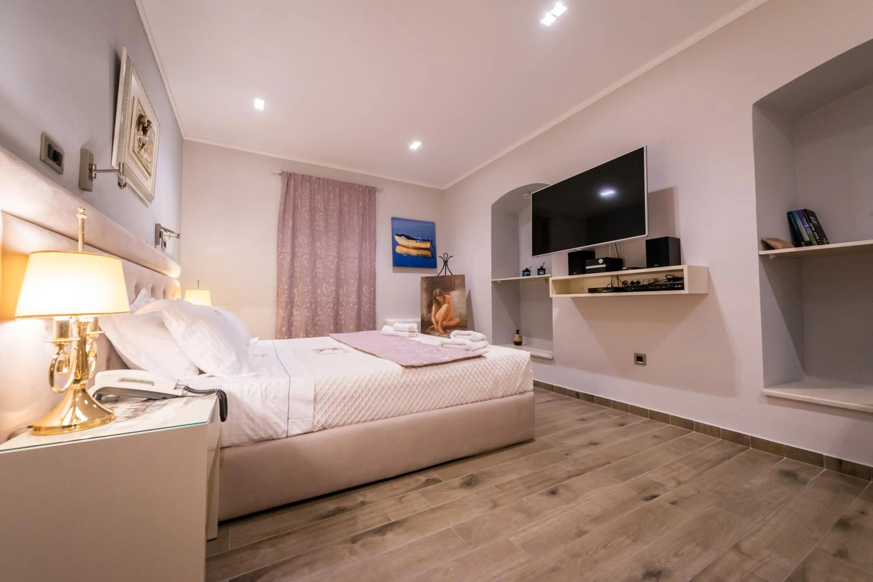 Photo of the whole room in Fiscardonna Luxury Suites