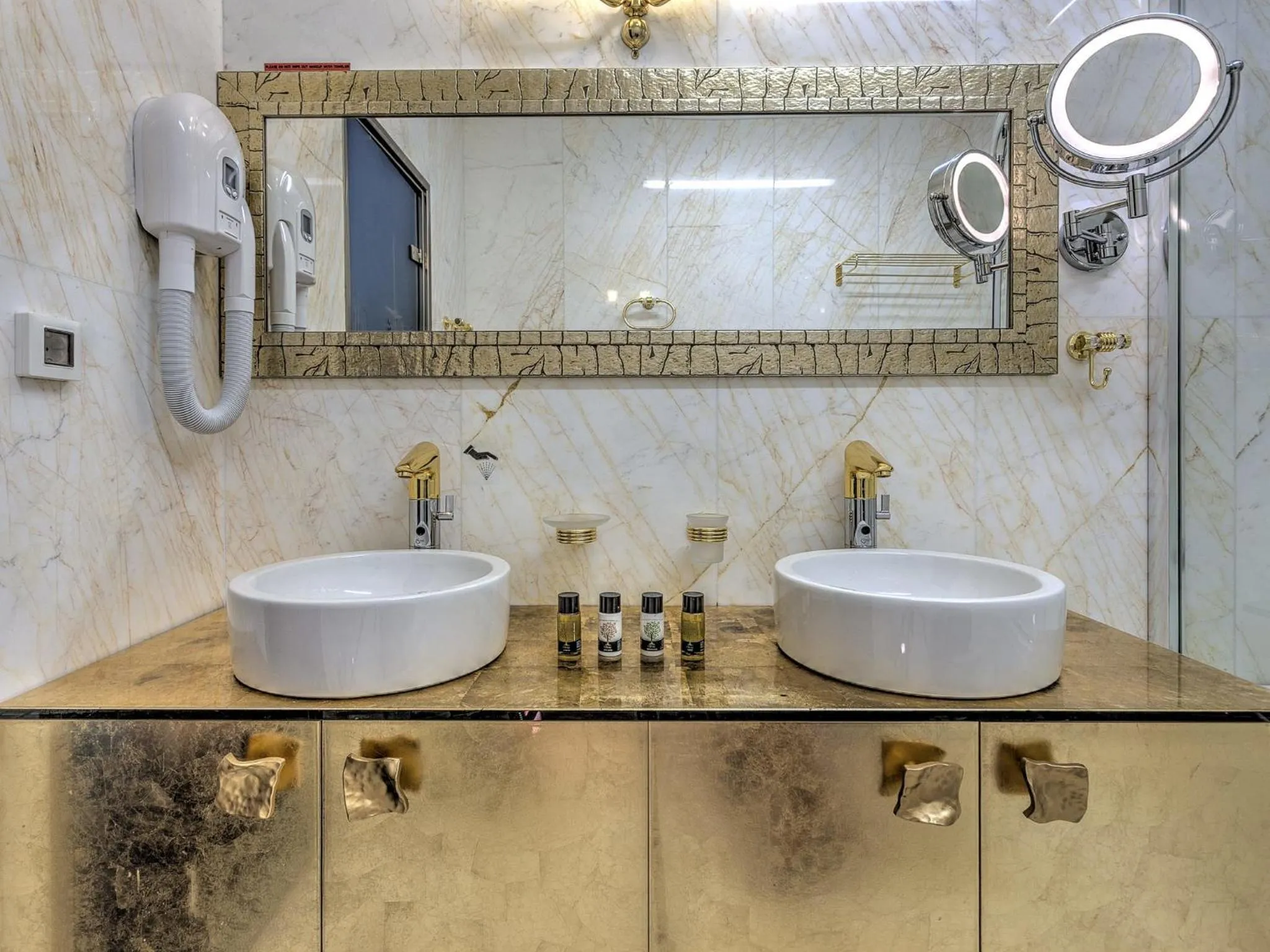 Bathroom in Fiscardonna Luxury Suites