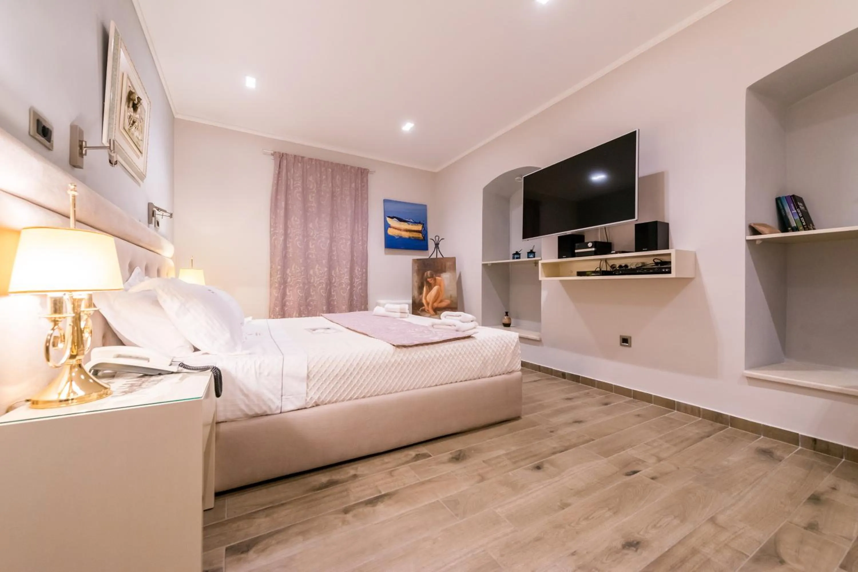 TV and multimedia in Fiscardonna Luxury Suites