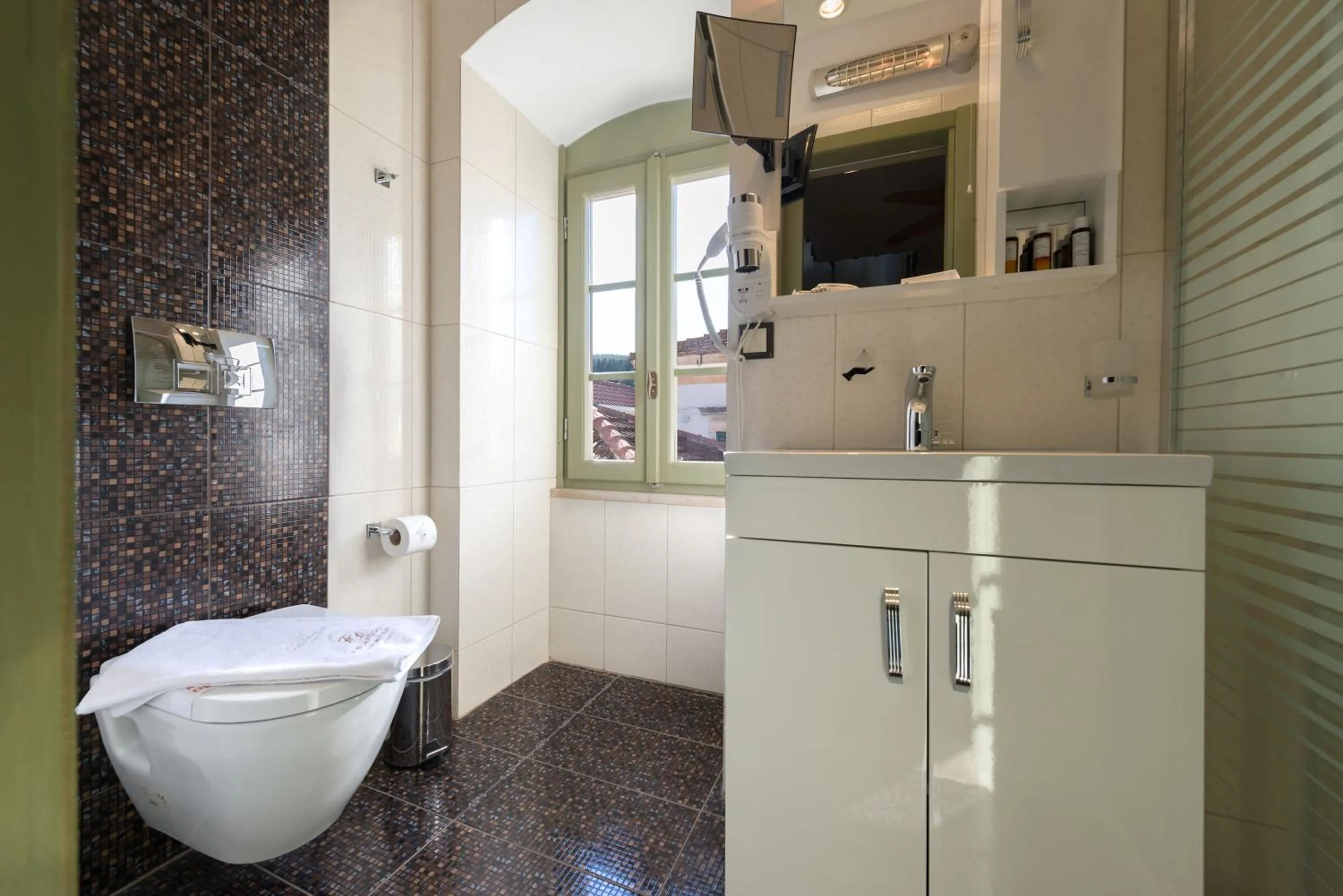 Shower in Fiscardonna Luxury Suites