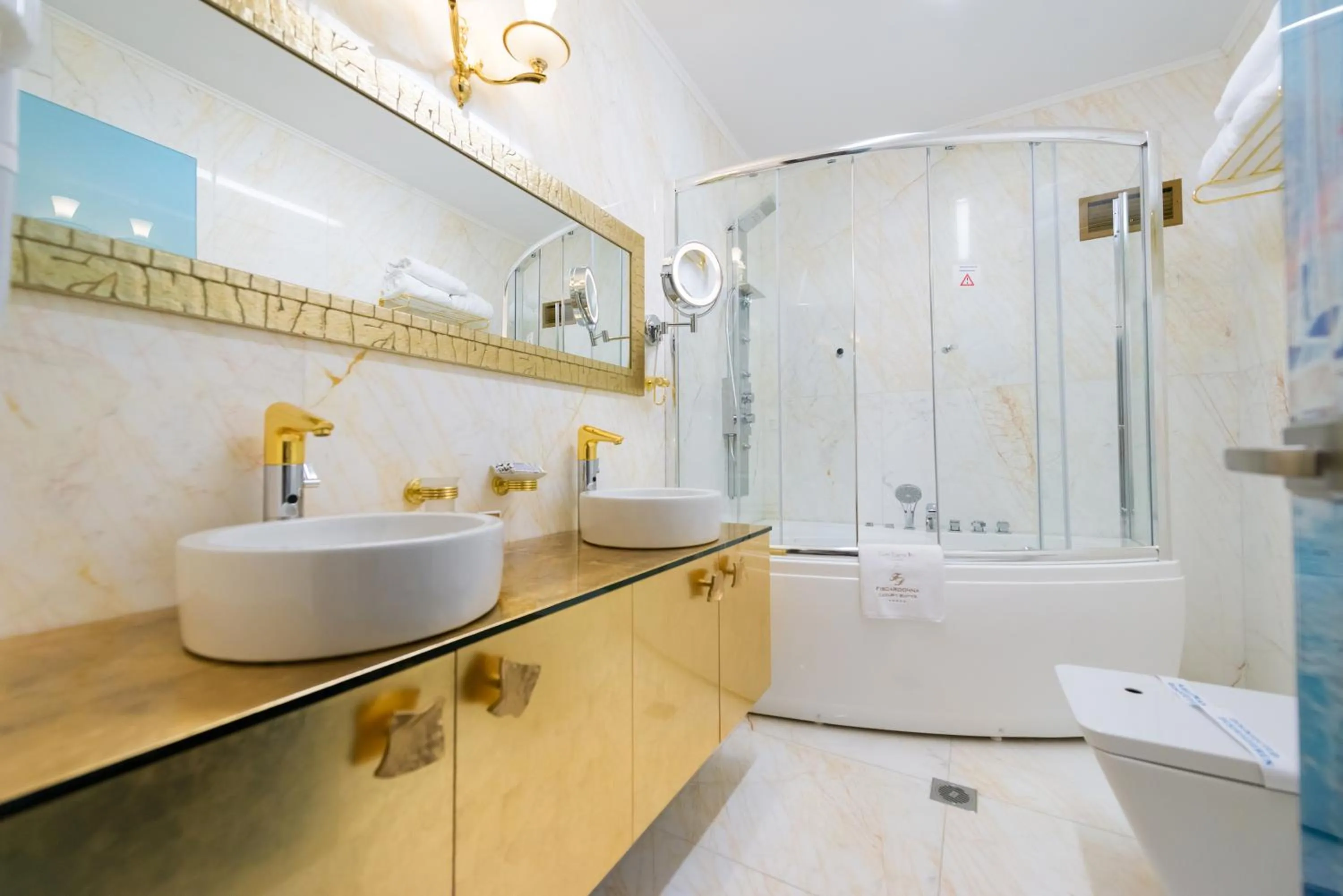 Toilet in Fiscardonna Luxury Suites