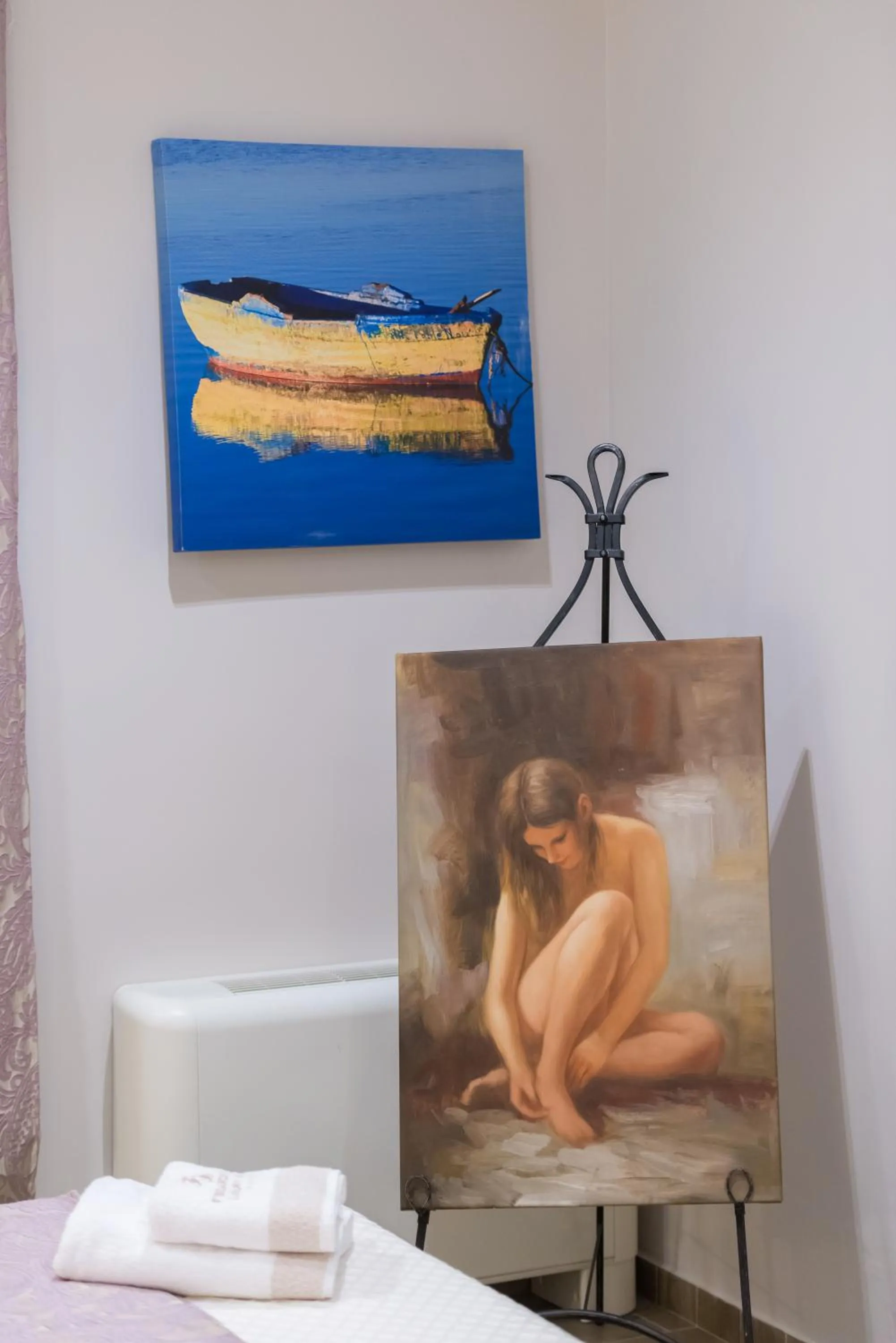 Decorative detail in Fiscardonna Luxury Suites