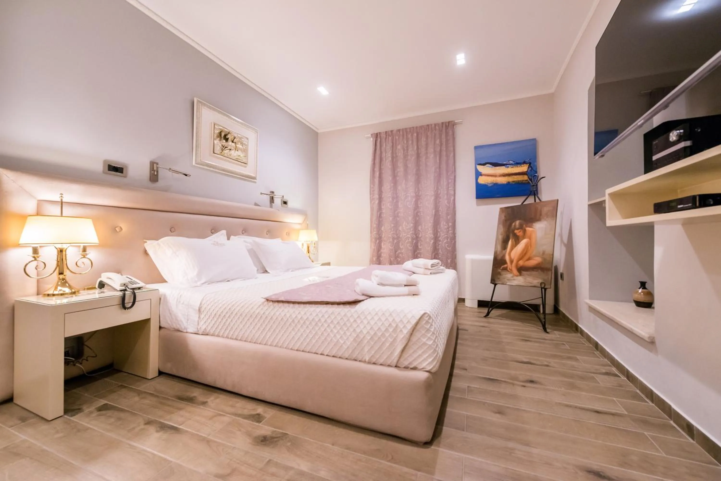 TV and multimedia in Fiscardonna Luxury Suites