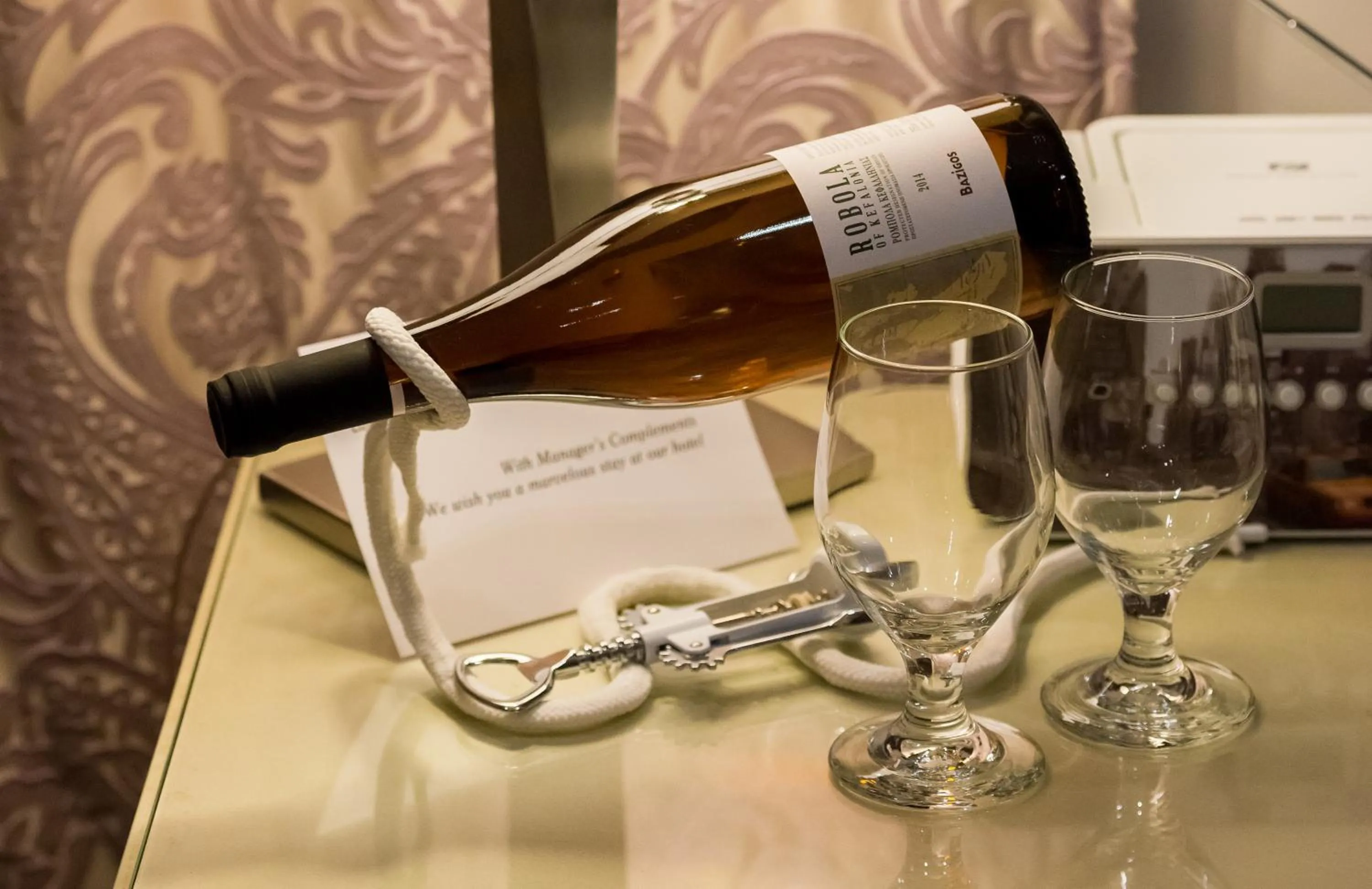 Alcoholic drinks in Fiscardonna Luxury Suites