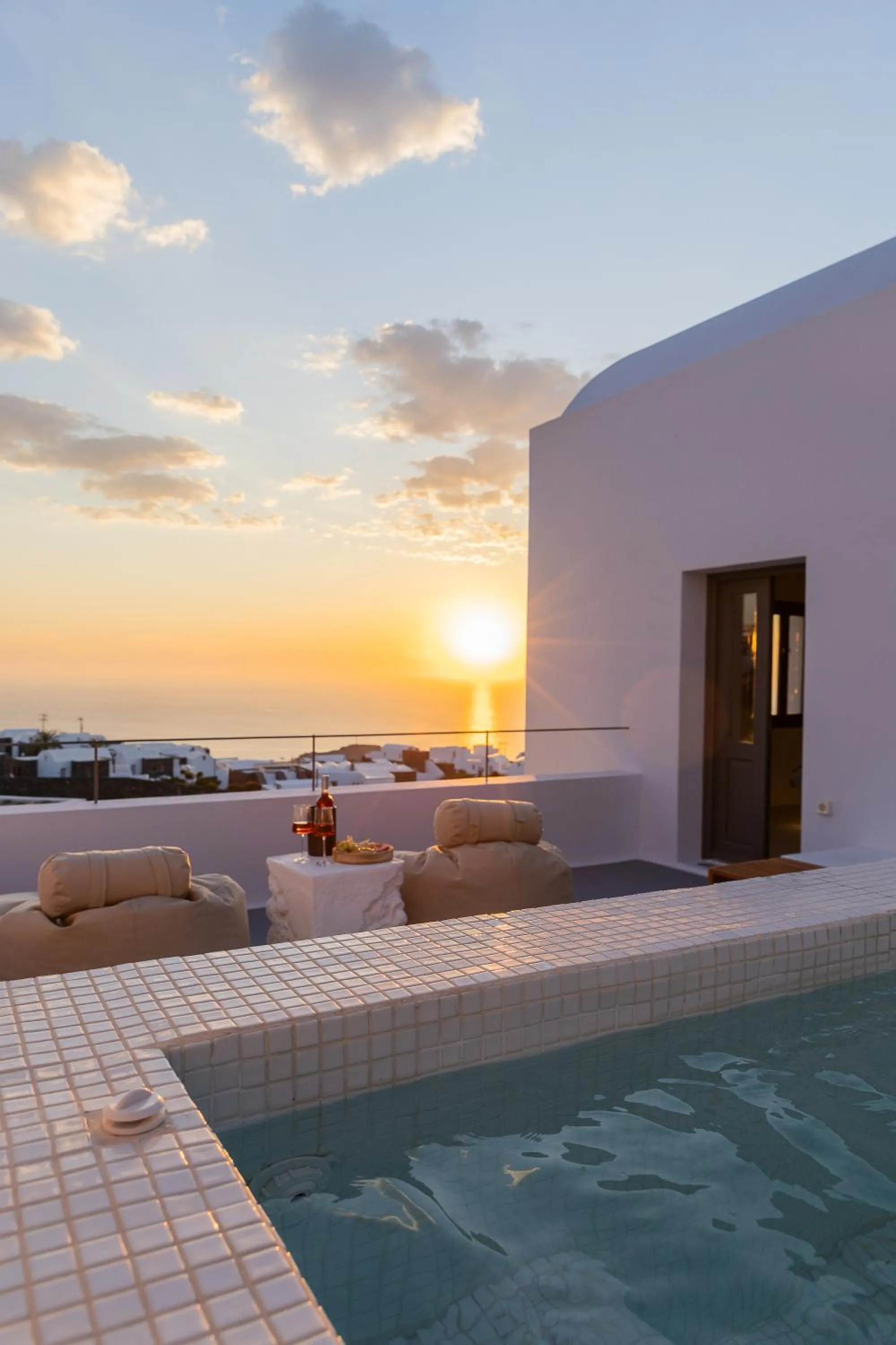 Niabelon Suites - Private Jacuzzi Sunset View