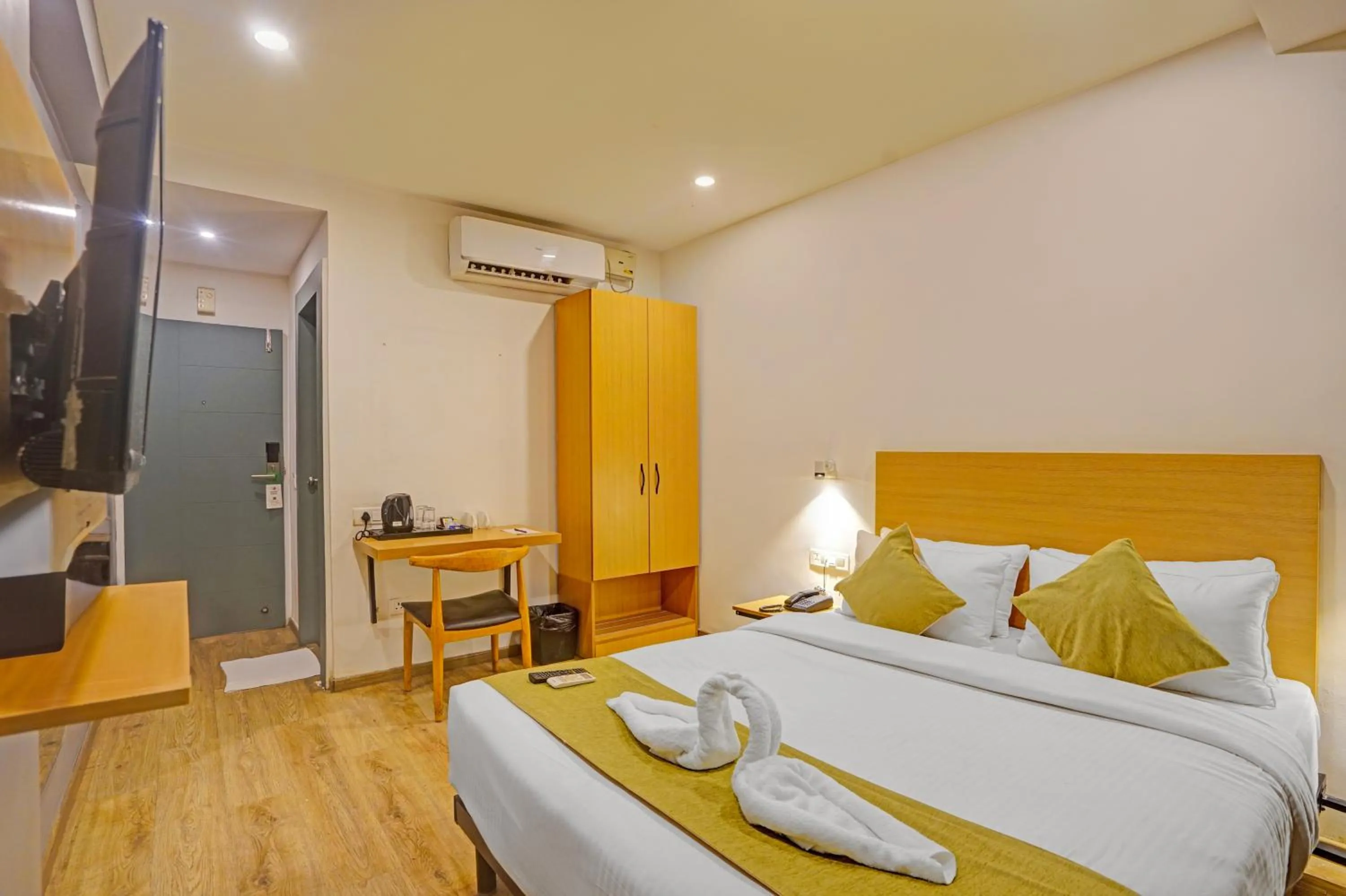 Photo of the whole room, Bed in The Byke Business Hotel Landmark