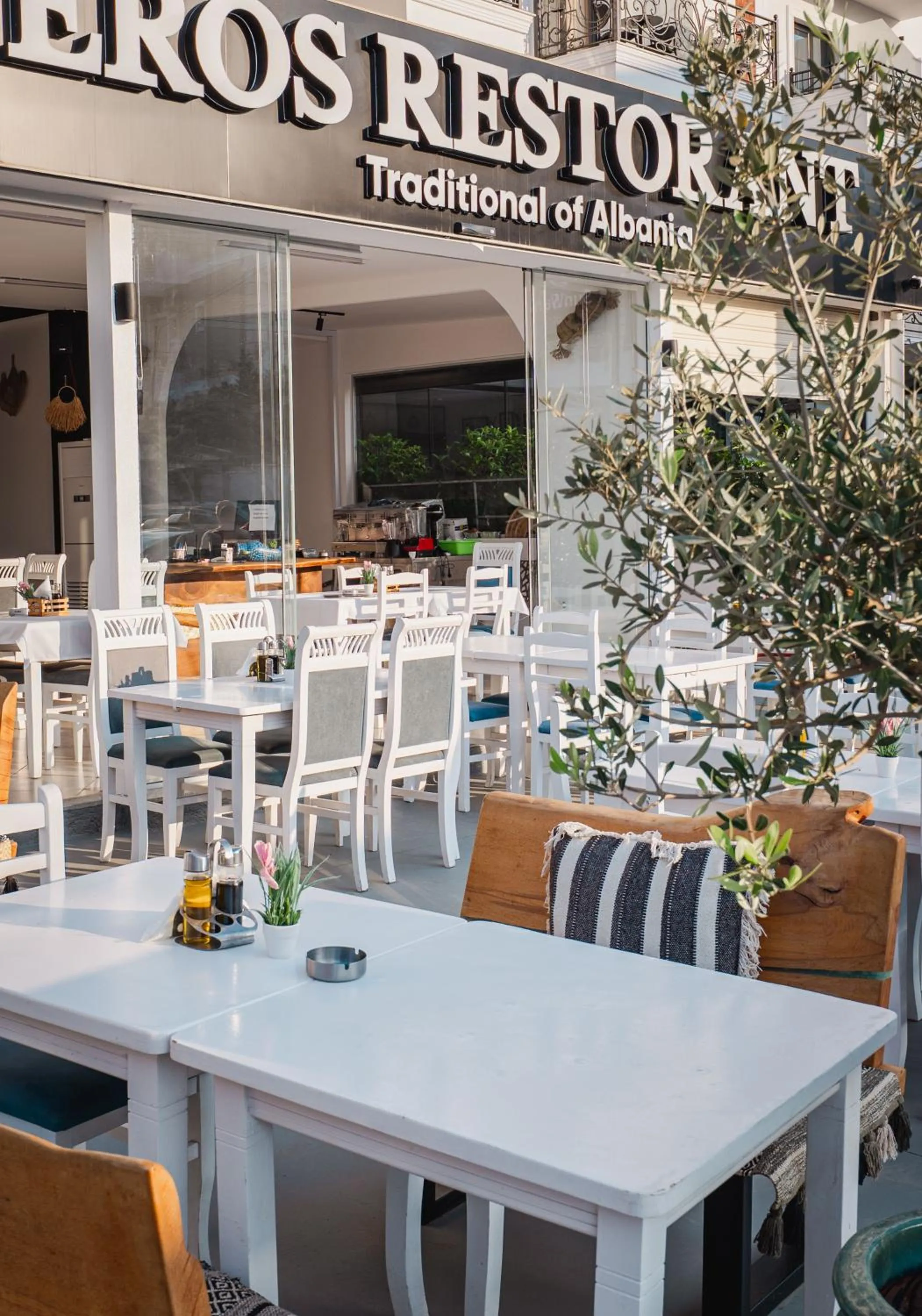 Restaurant/places to eat in EROS HOTEL Ksamil