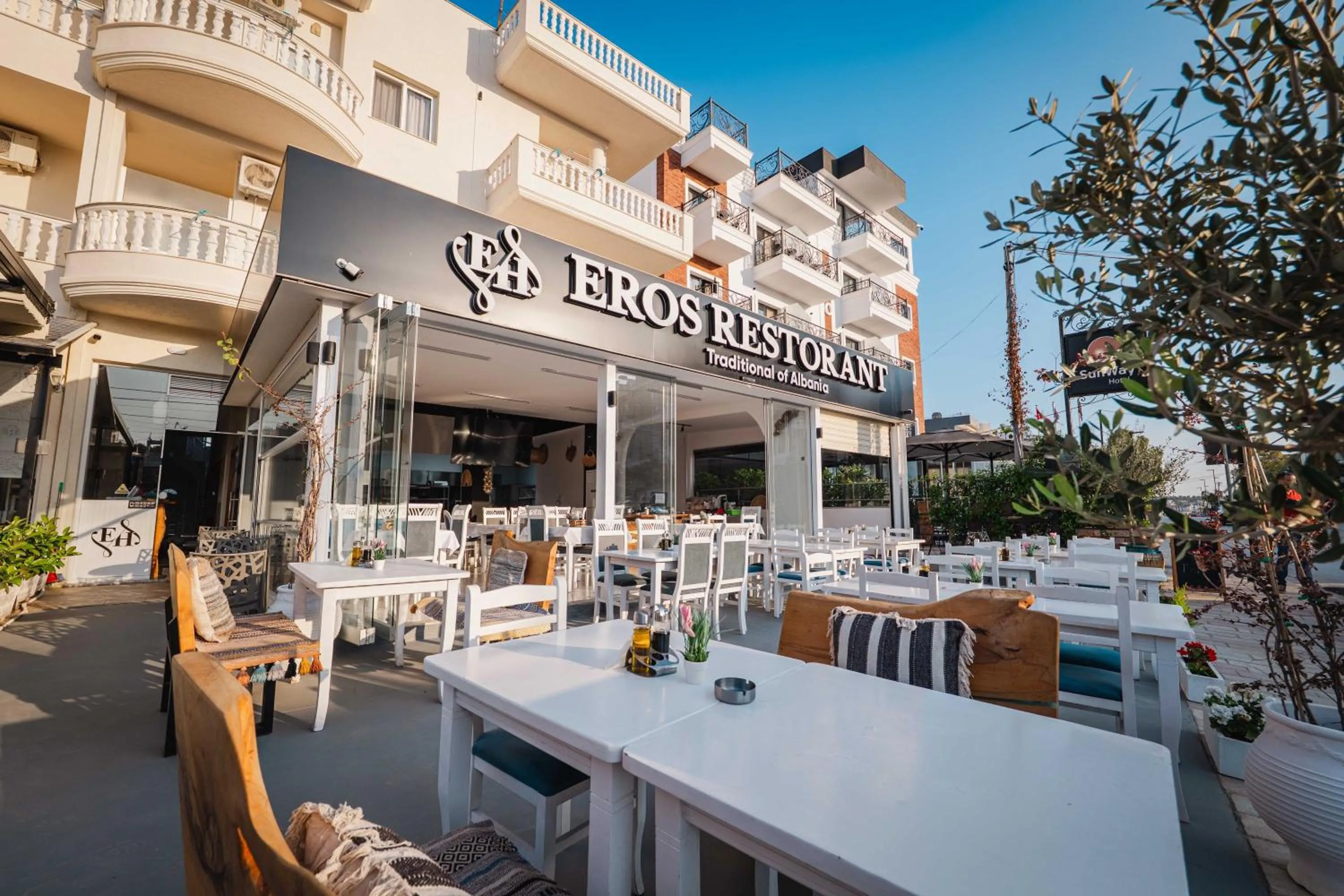 Restaurant/places to eat in EROS HOTEL Ksamil