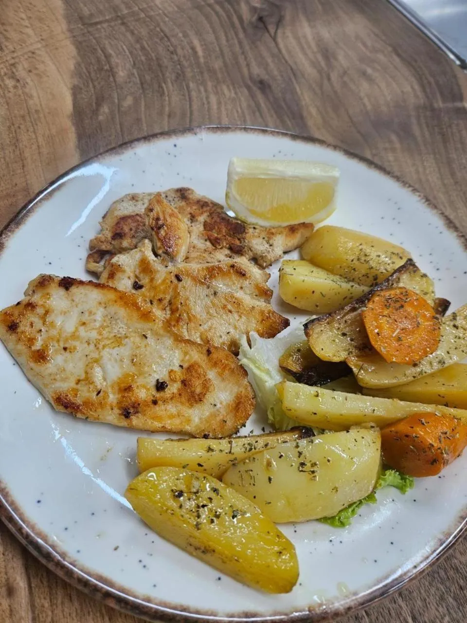 Restaurant/places to eat in EROS HOTEL Ksamil