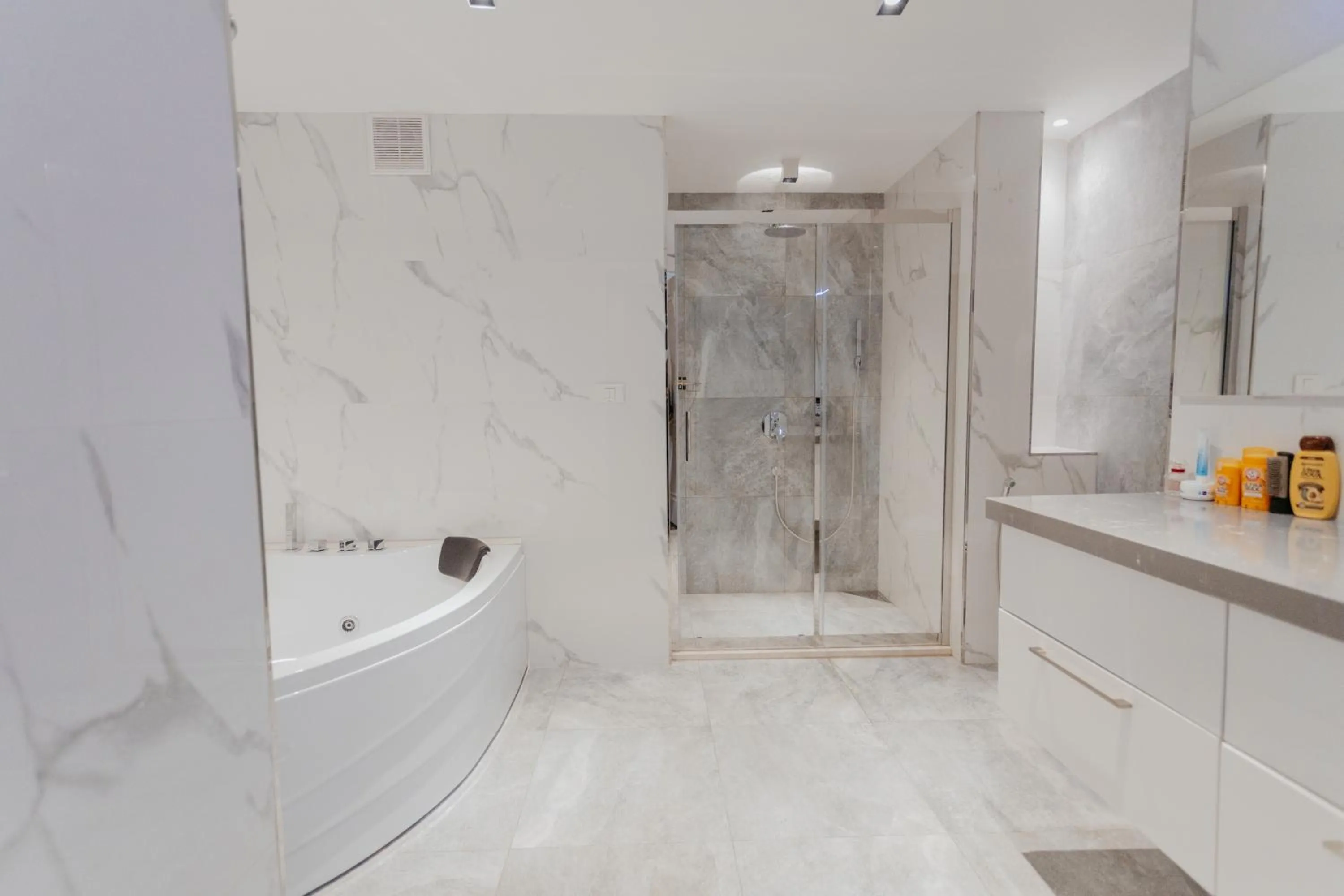 Shower in Callisto Baku