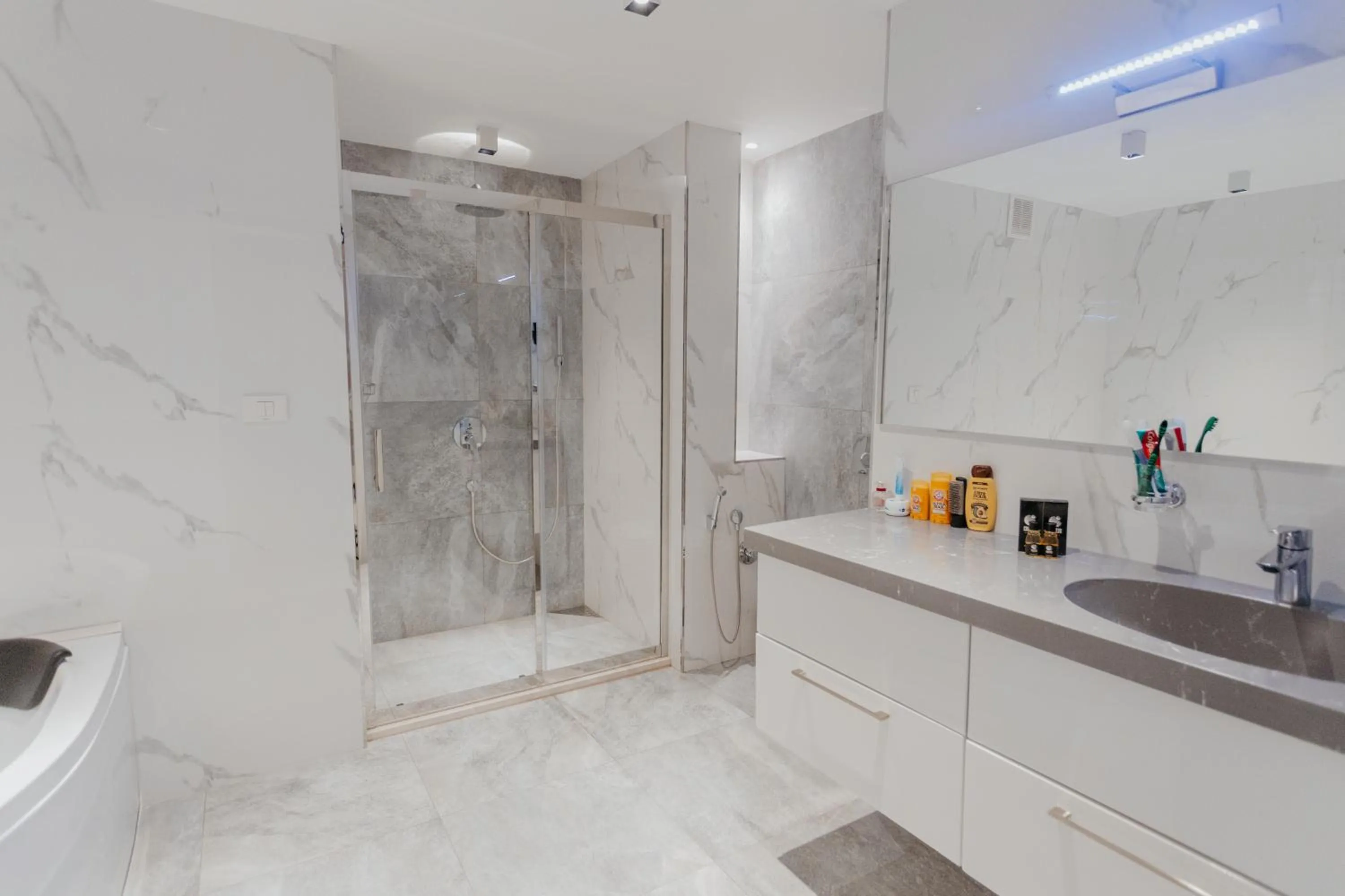 Shower in Callisto Baku