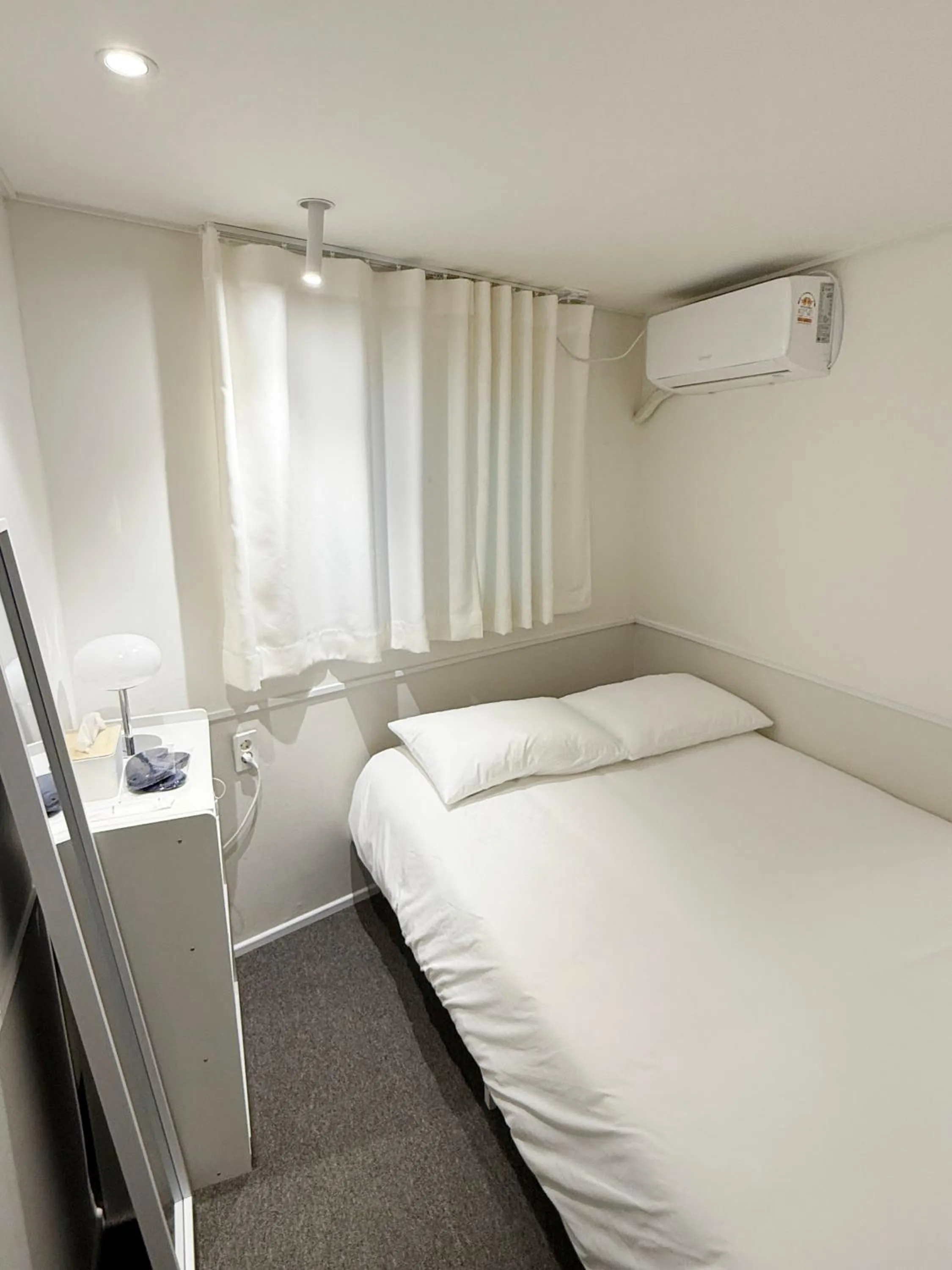 Bed in nook Inn