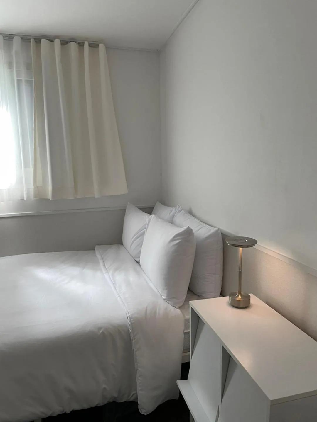 Bed in nook Inn
