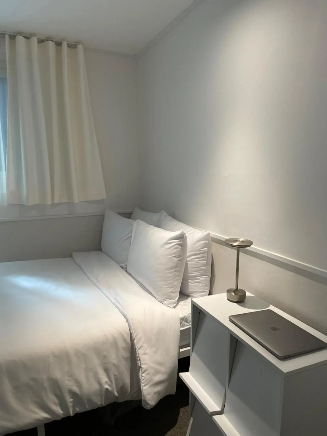 Bed in nook Inn