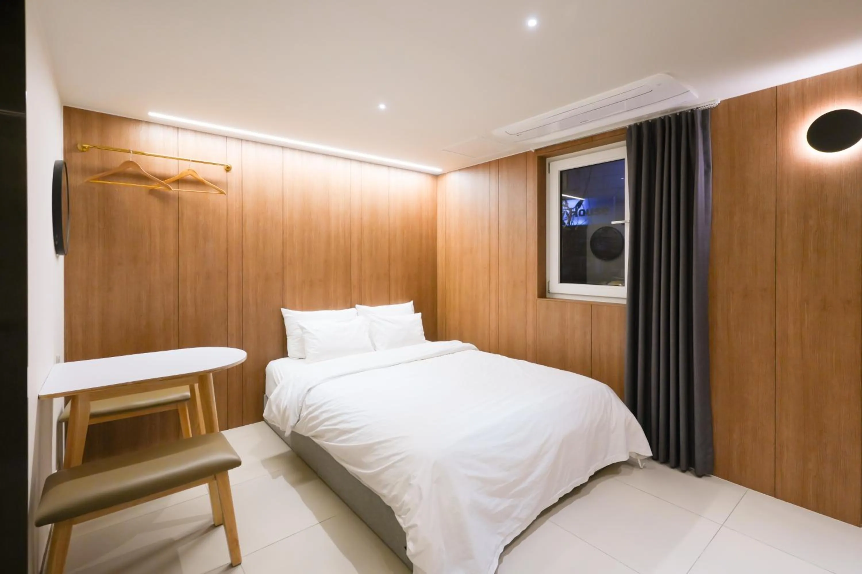 Bed in Hotel Home