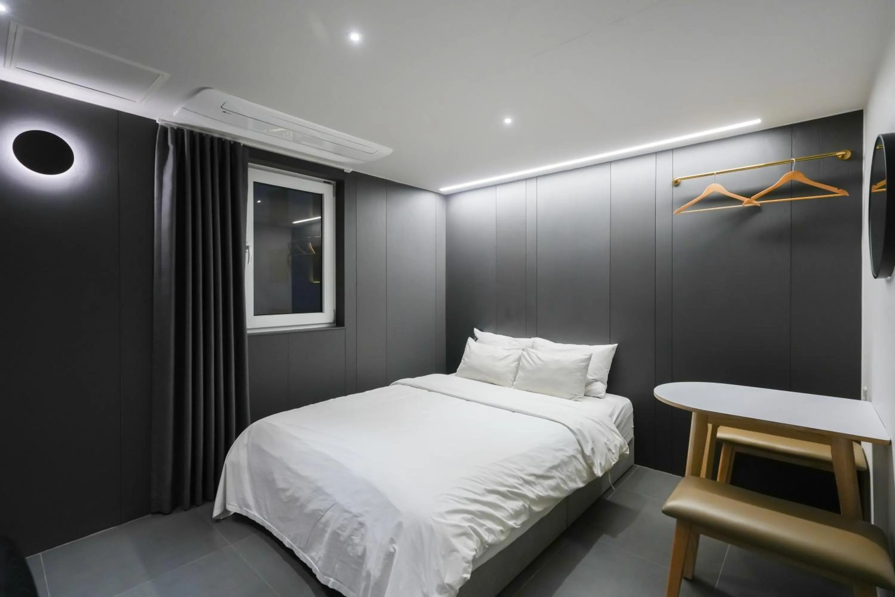 Bed in Hotel Home