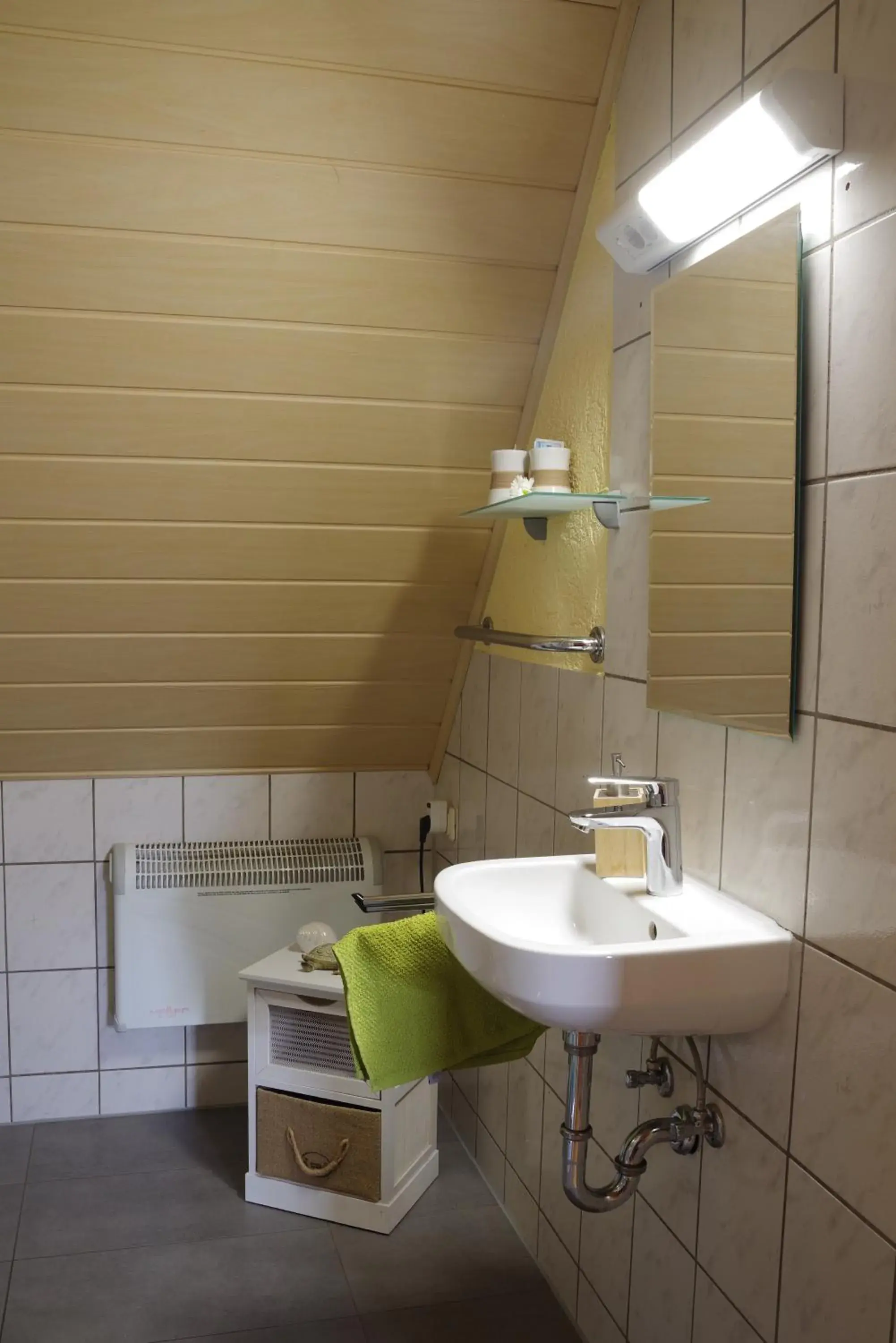 Double Room with Private Bathroom - single occupancy in Wirtschaft & Pension Zum Huthaus Double Room with Private Bathroom - single occupancy in Wirtschaft & Pension Zum Huthaus