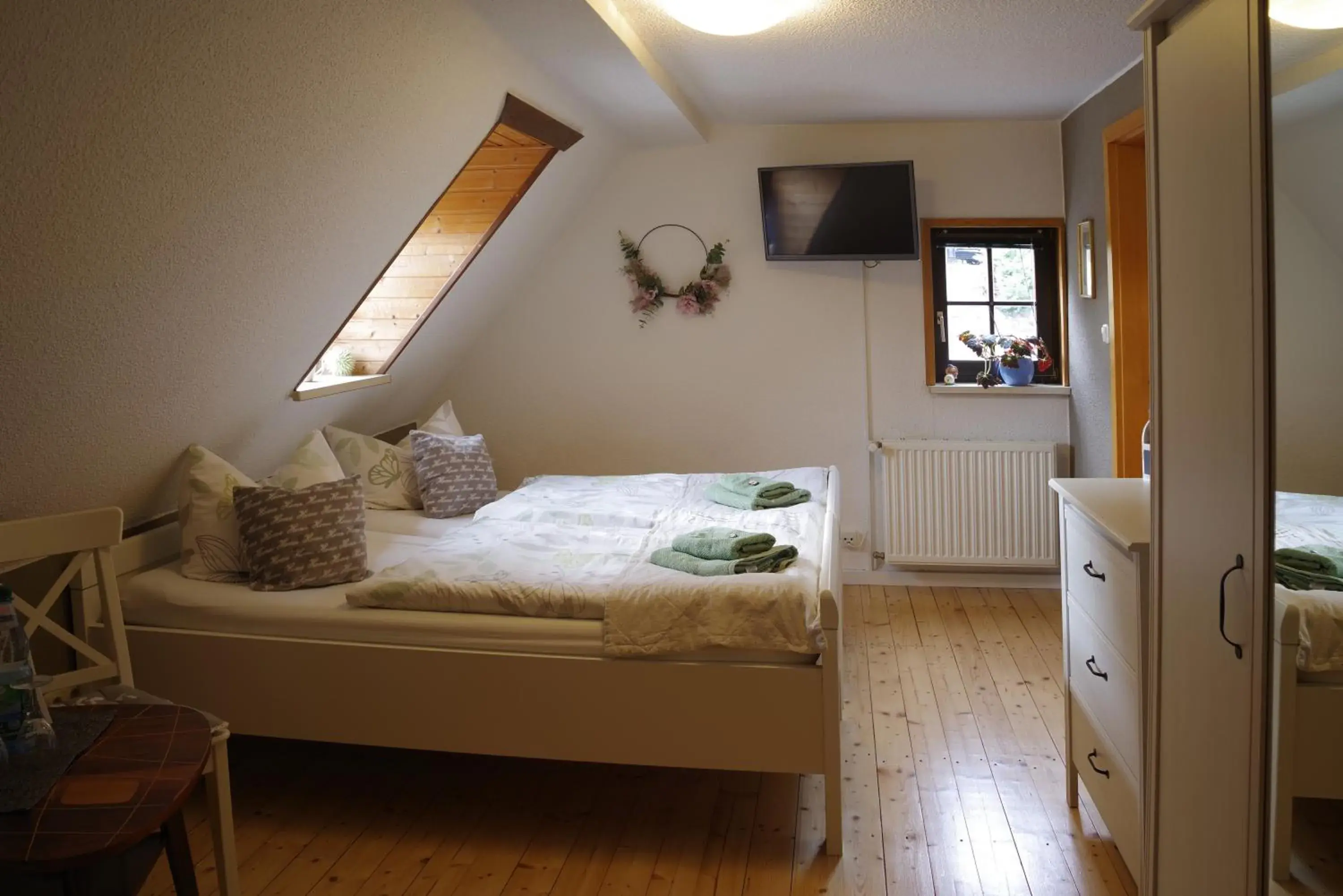 Double Room with Private External Bathroom - single occupancy in Wirtschaft & Pension Zum Huthaus Double Room with Private External Bathroom - single occupancy in Wirtschaft & Pension Zum Huthaus