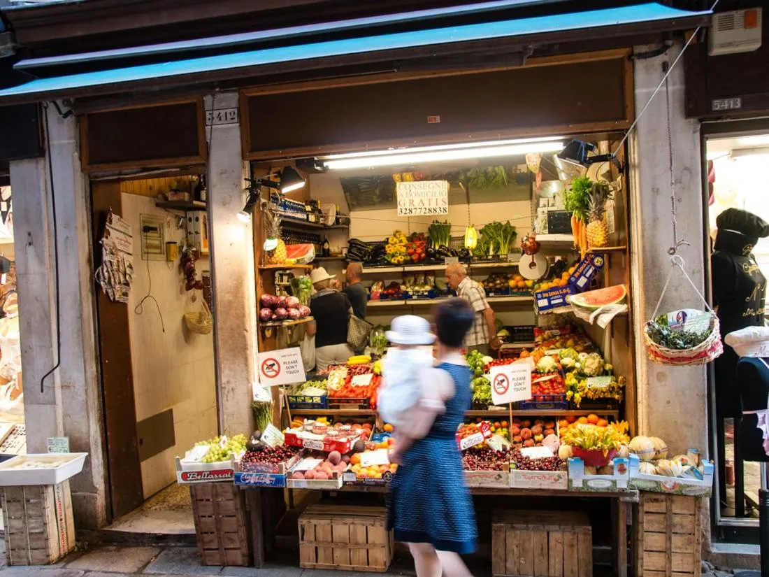 Supermarket/grocery shop in Residenza Quaggio Ca' Grimani