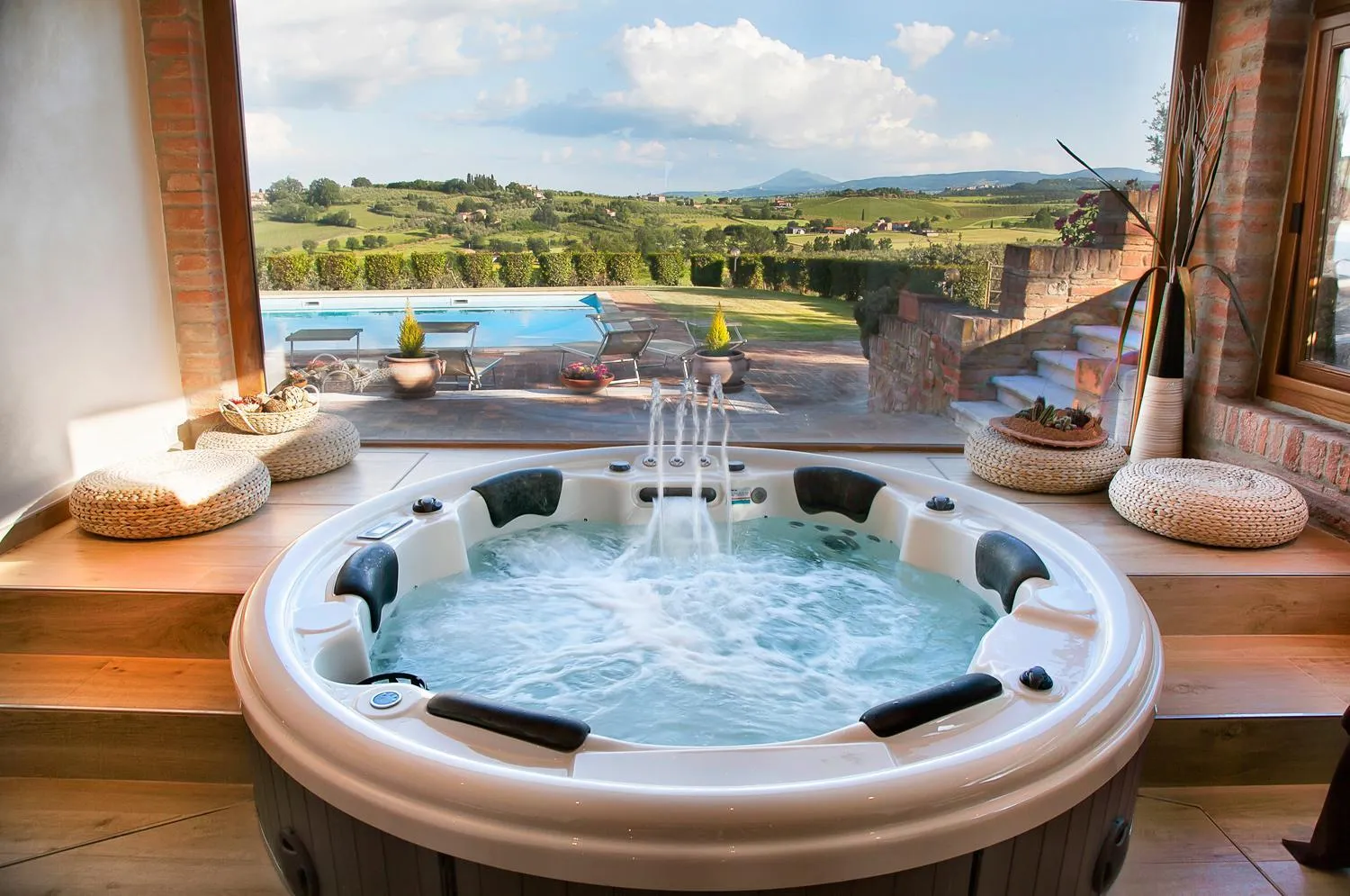 Hot Tub in Agriturismo Sanguineto