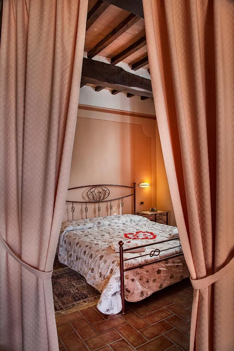 Photo of the whole room, Bed in Agriturismo Sanguineto