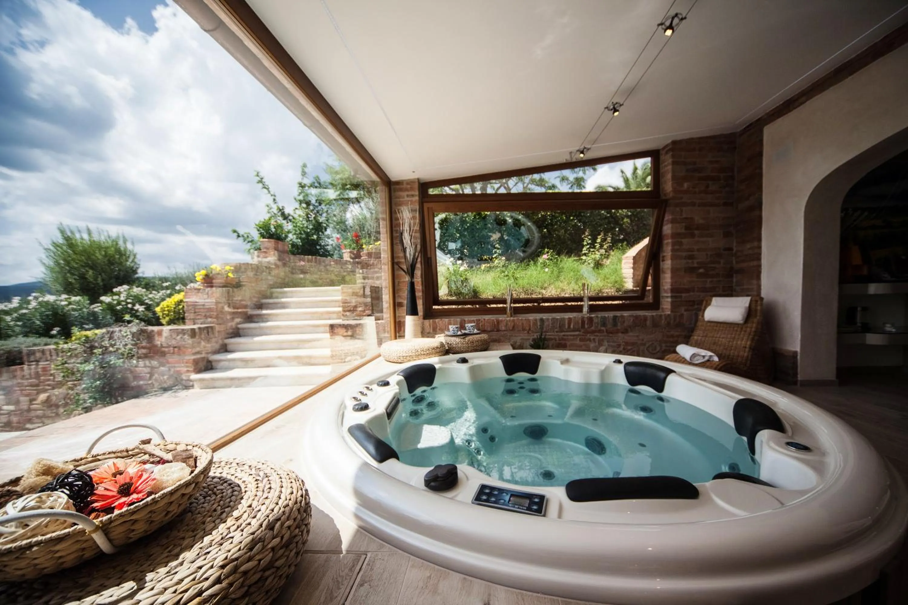 Hot Tub in Agriturismo Sanguineto