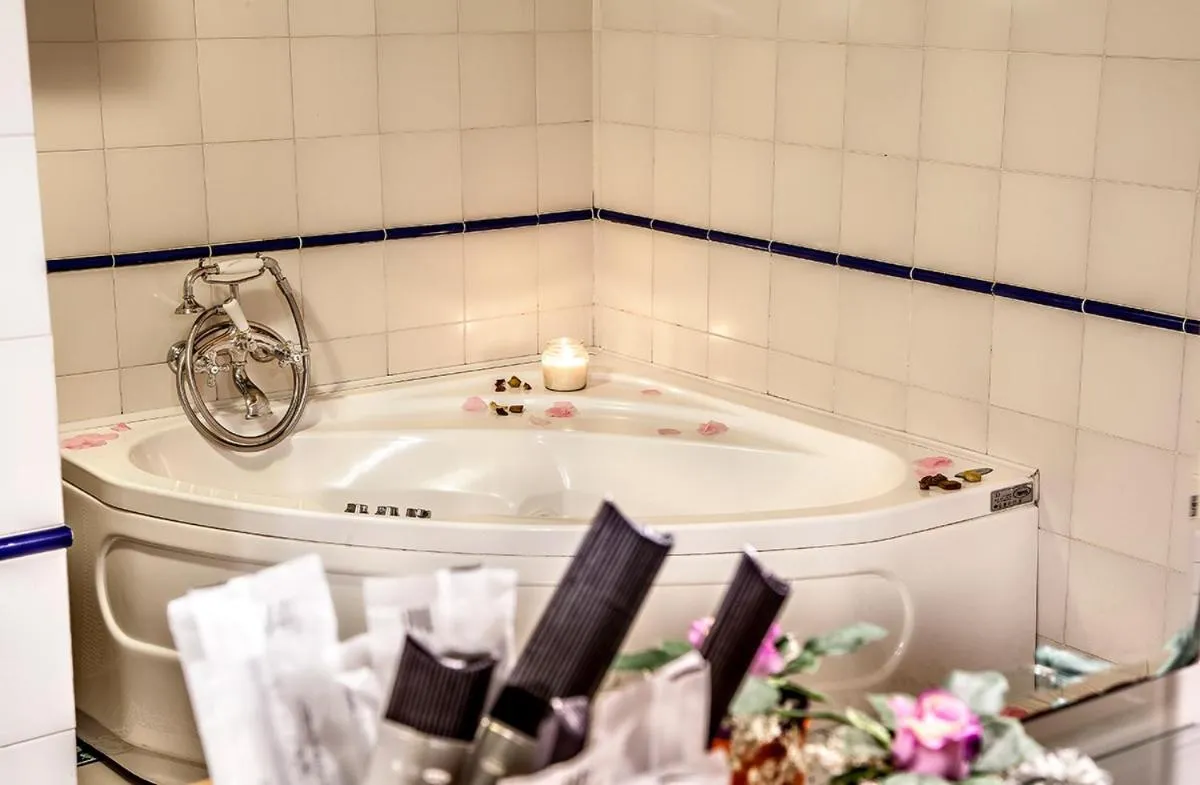 Shower in Agriturismo Sanguineto