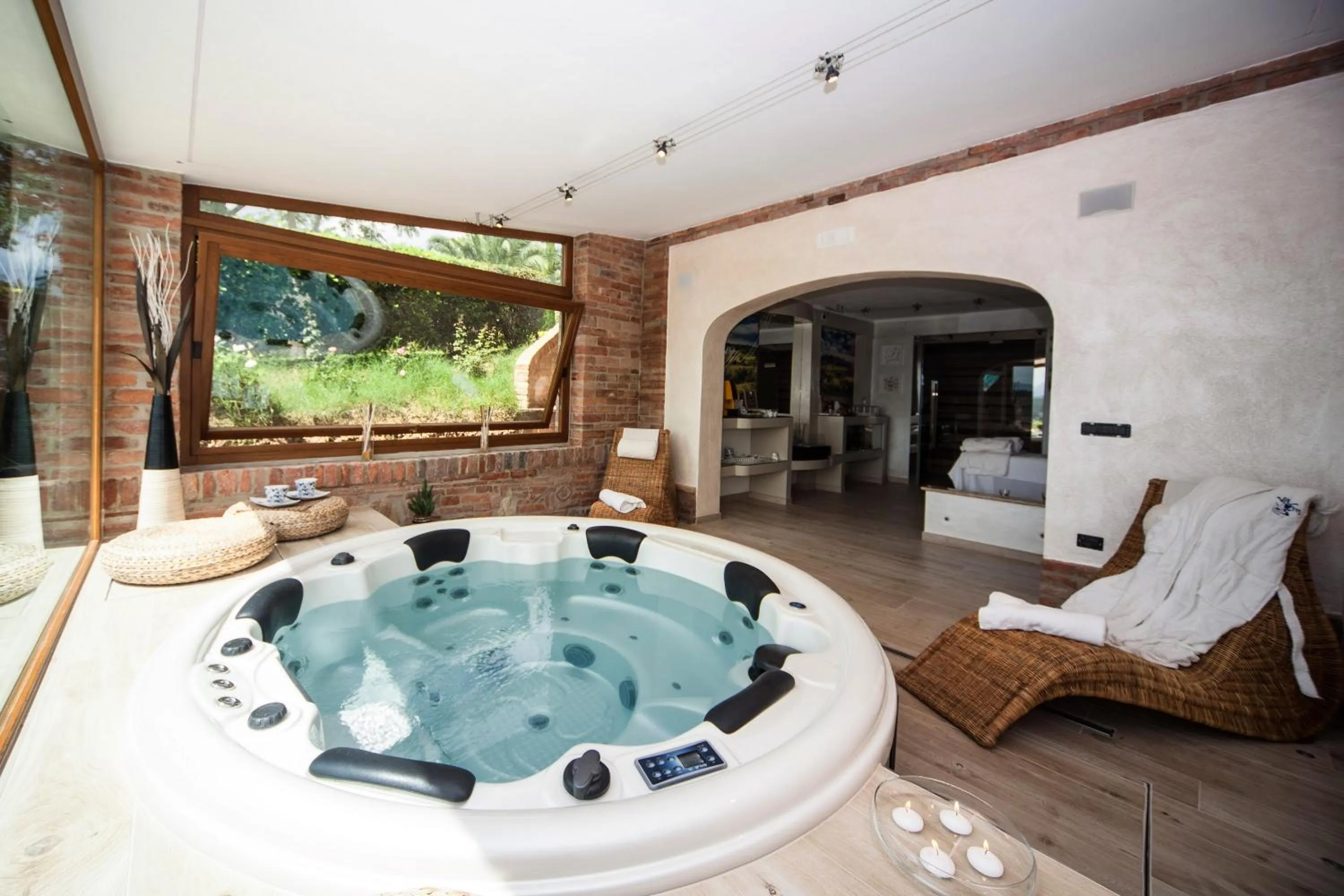 Hot Tub in Agriturismo Sanguineto