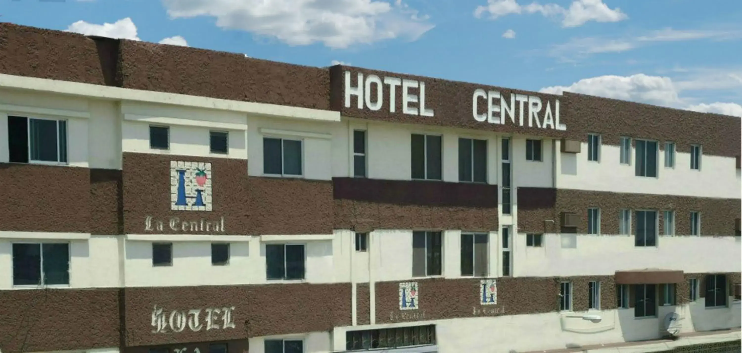 Property building in Hotel Central Irapuato - Hotel en Irapuato Property building in Hotel Central Irapuato - Hotel en Irapuato