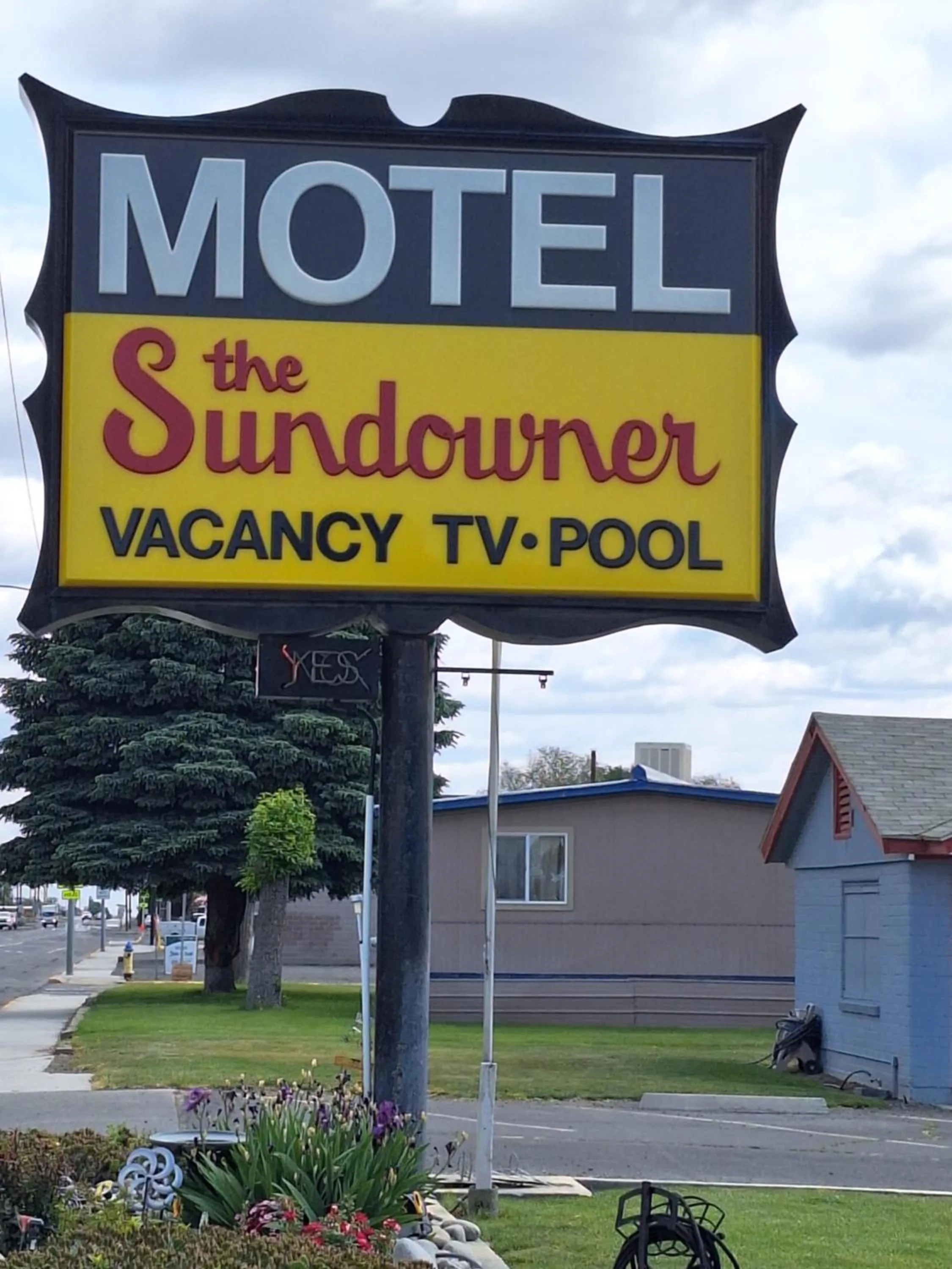 Sundowner Motel