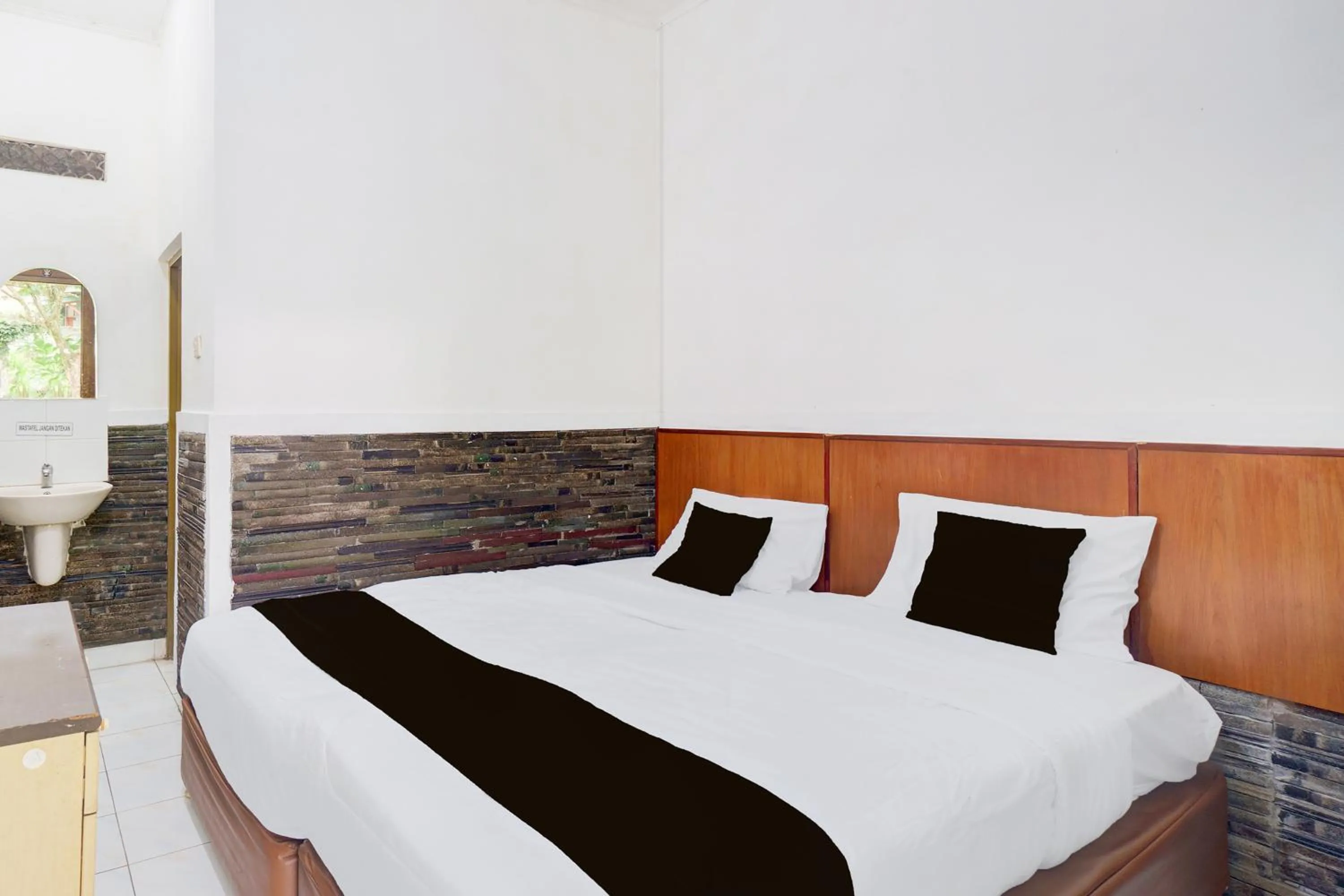 Bedroom, Bed in Dancenter Bogor near Taman Safari formerly Hotel Rudian 1