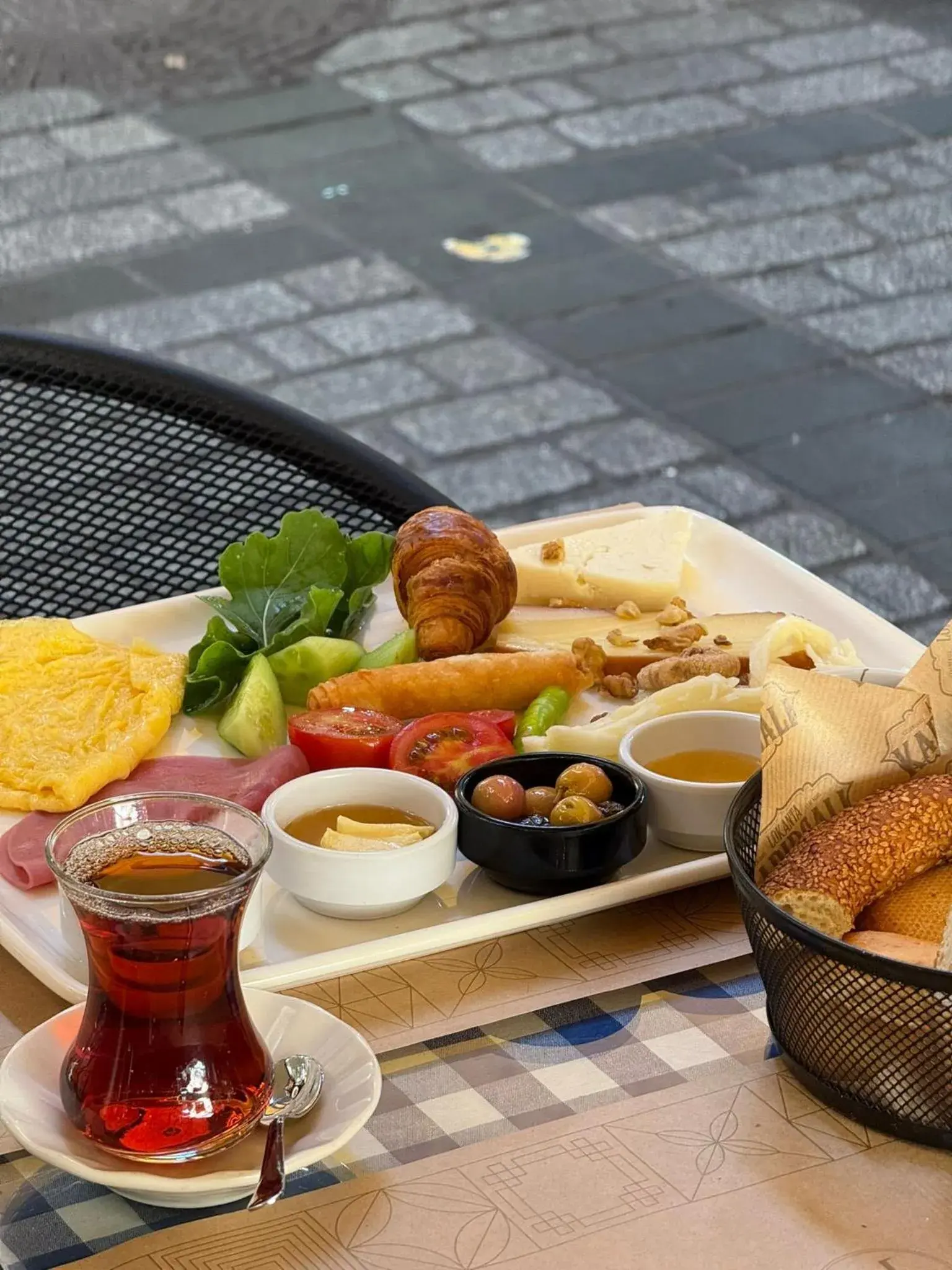 Restaurant/places to eat in Emilion Hotel Restaurant/places to eat in Emilion Hotel