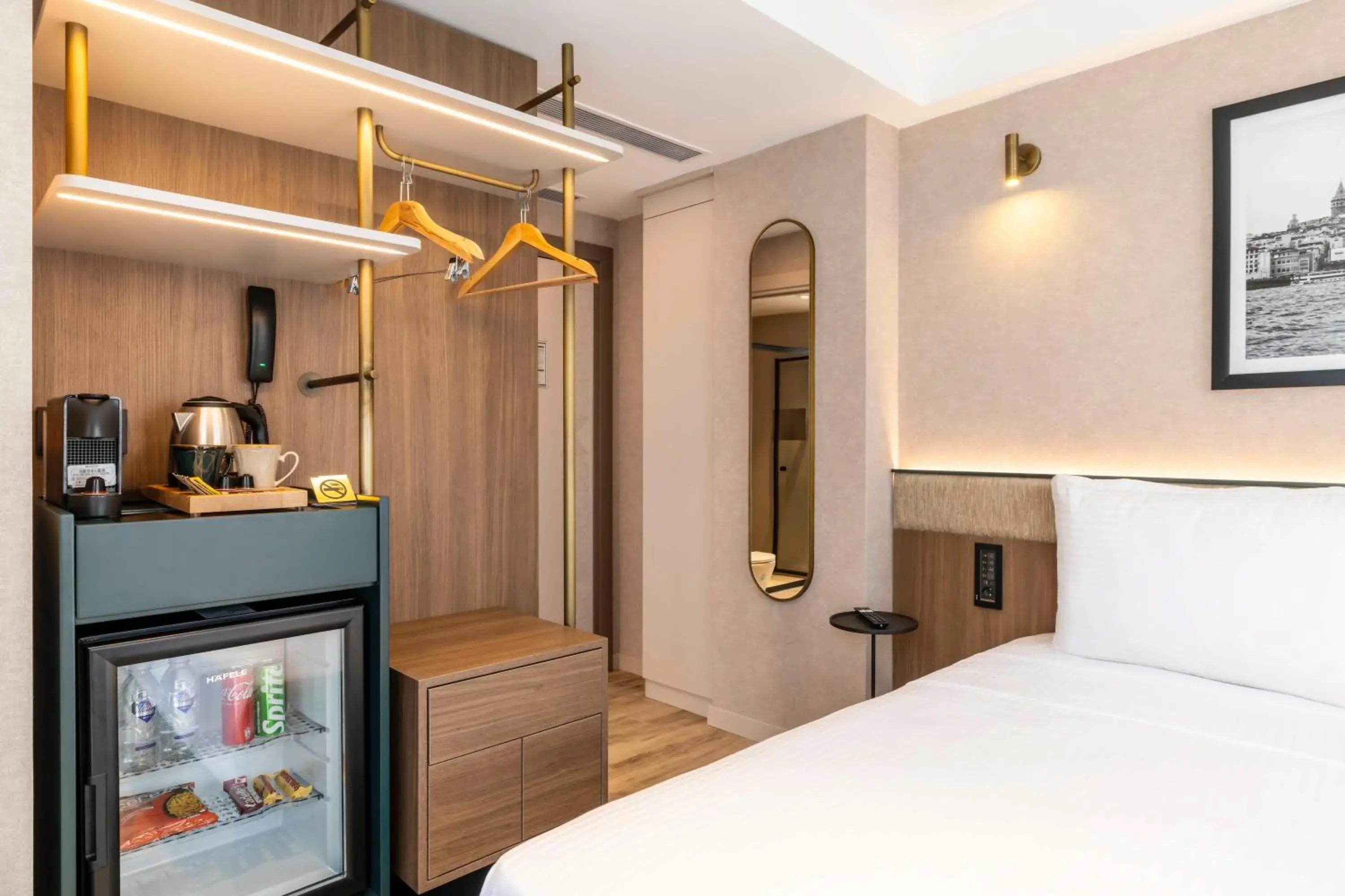 Photo of the whole room, Bed in Emilion Hotel Photo of the whole room, Bed in Emilion Hotel