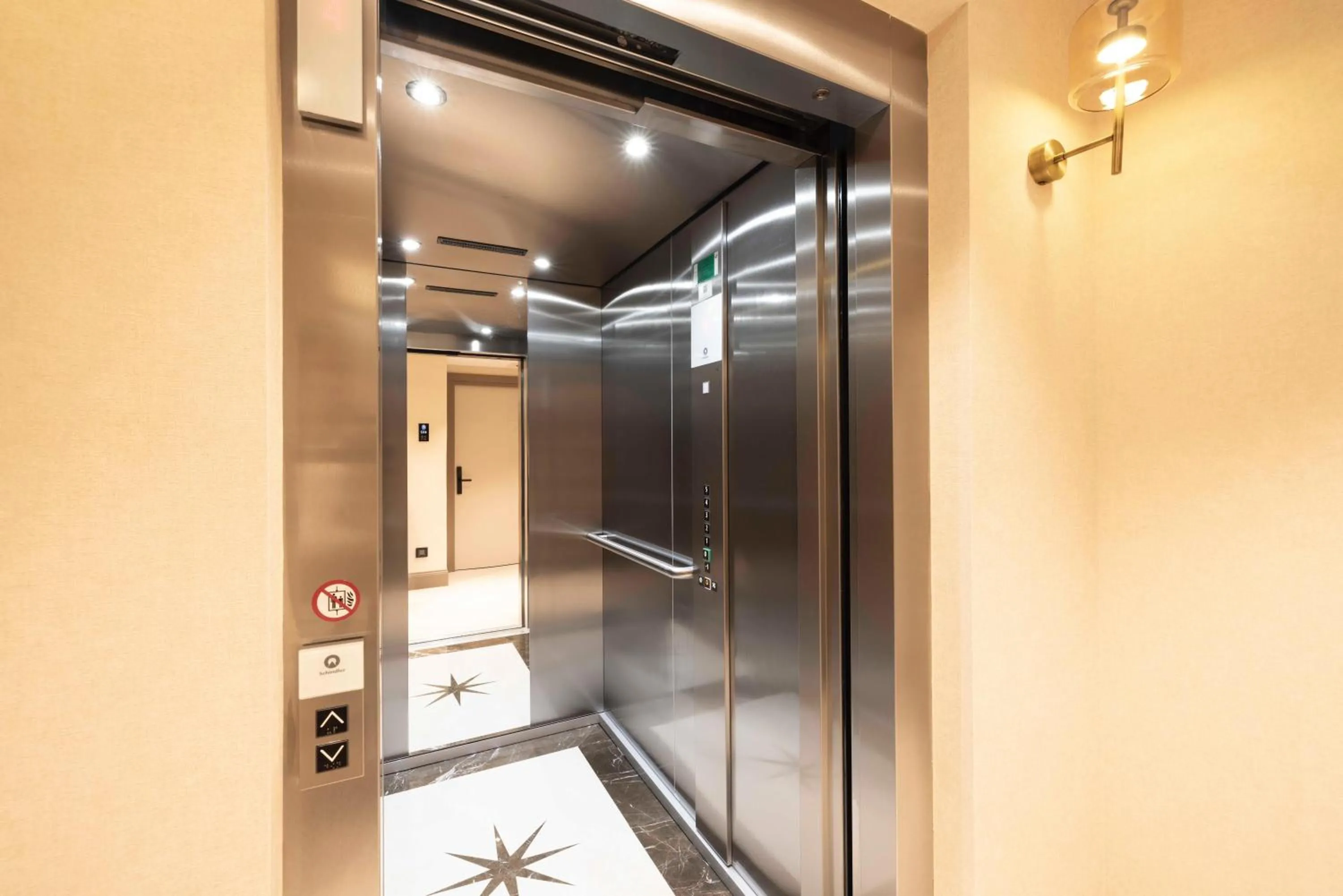 elevator in Emilion Hotel