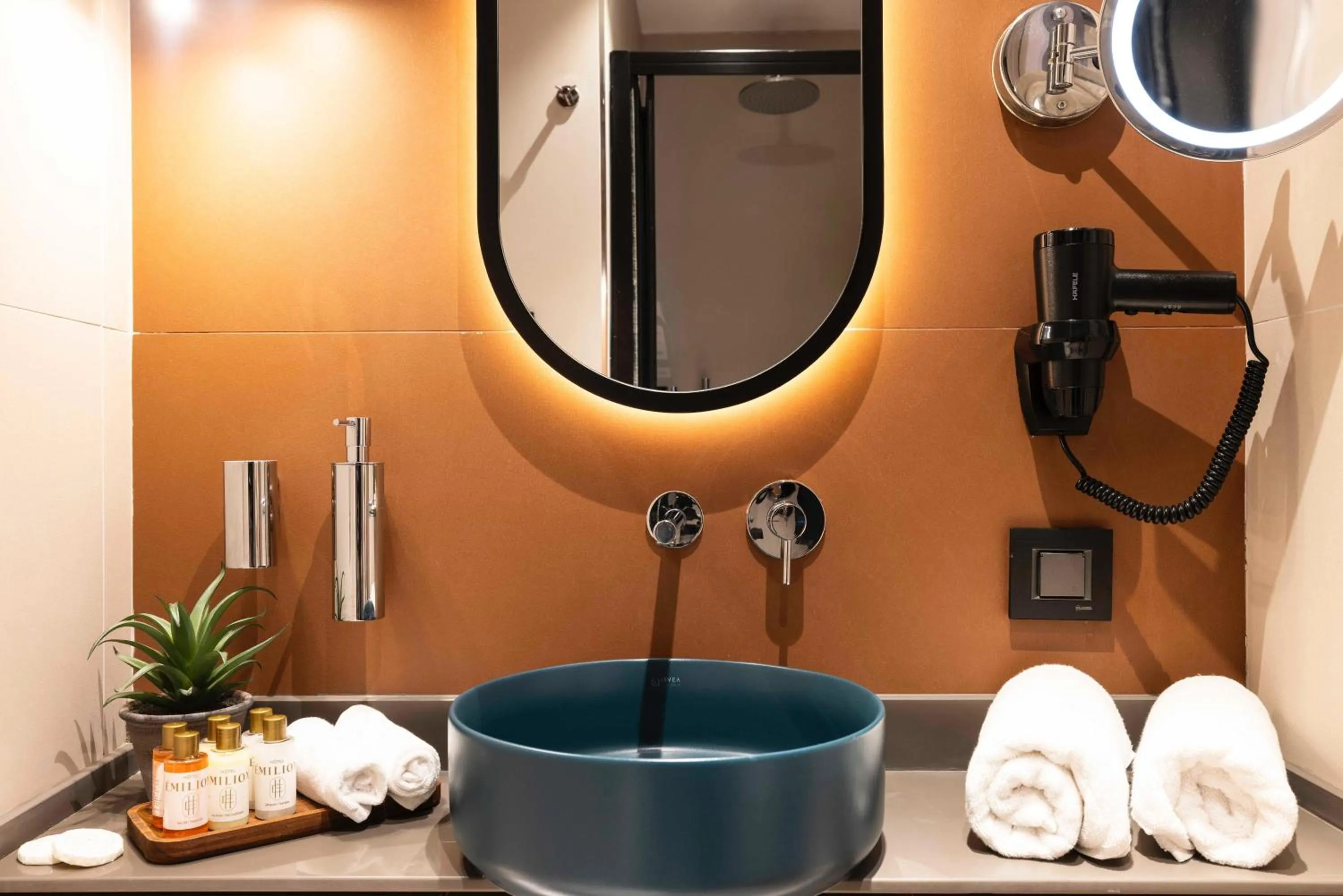 Bathroom in Emilion Hotel