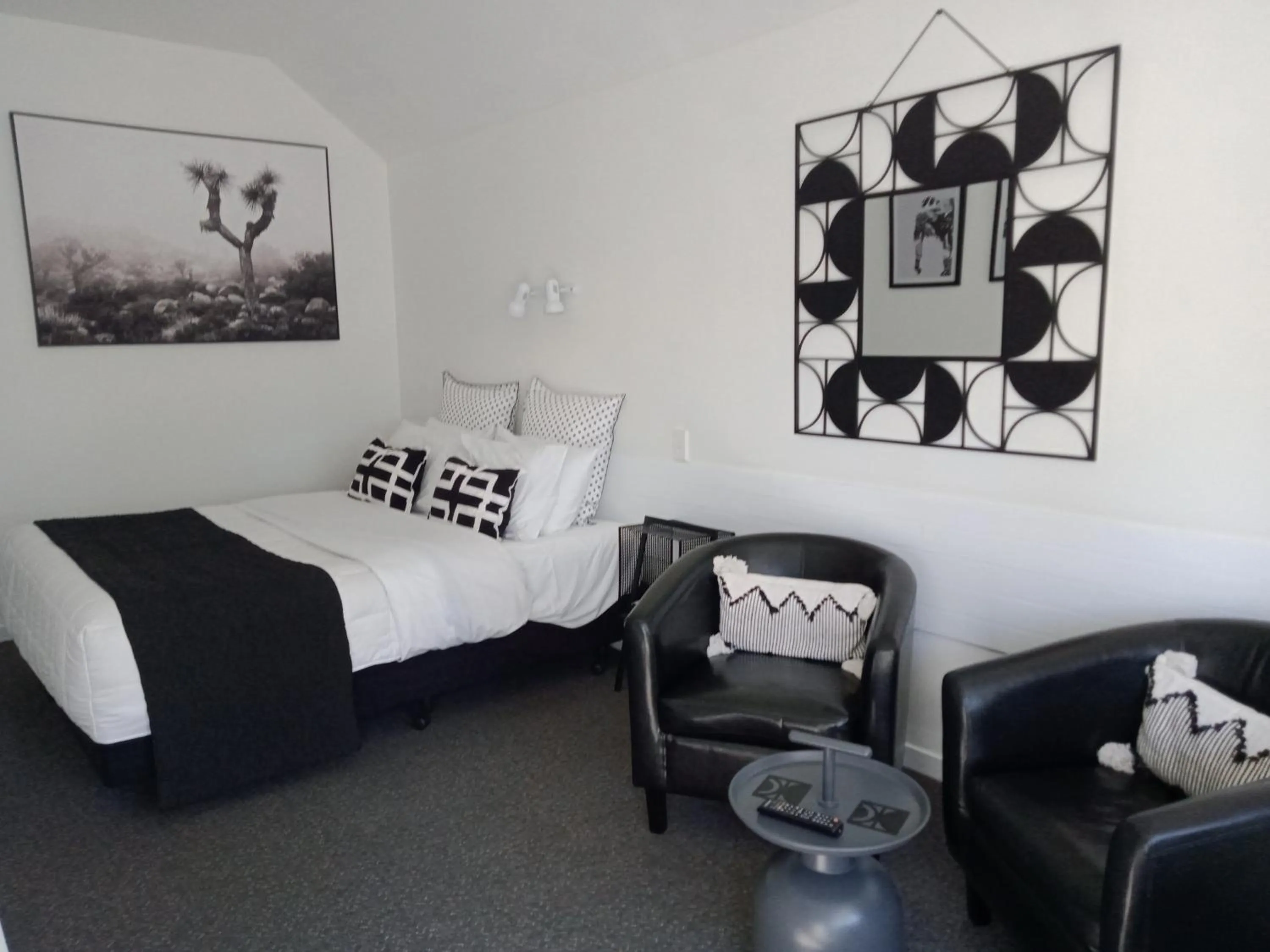 Bed in Four Peaks Motel