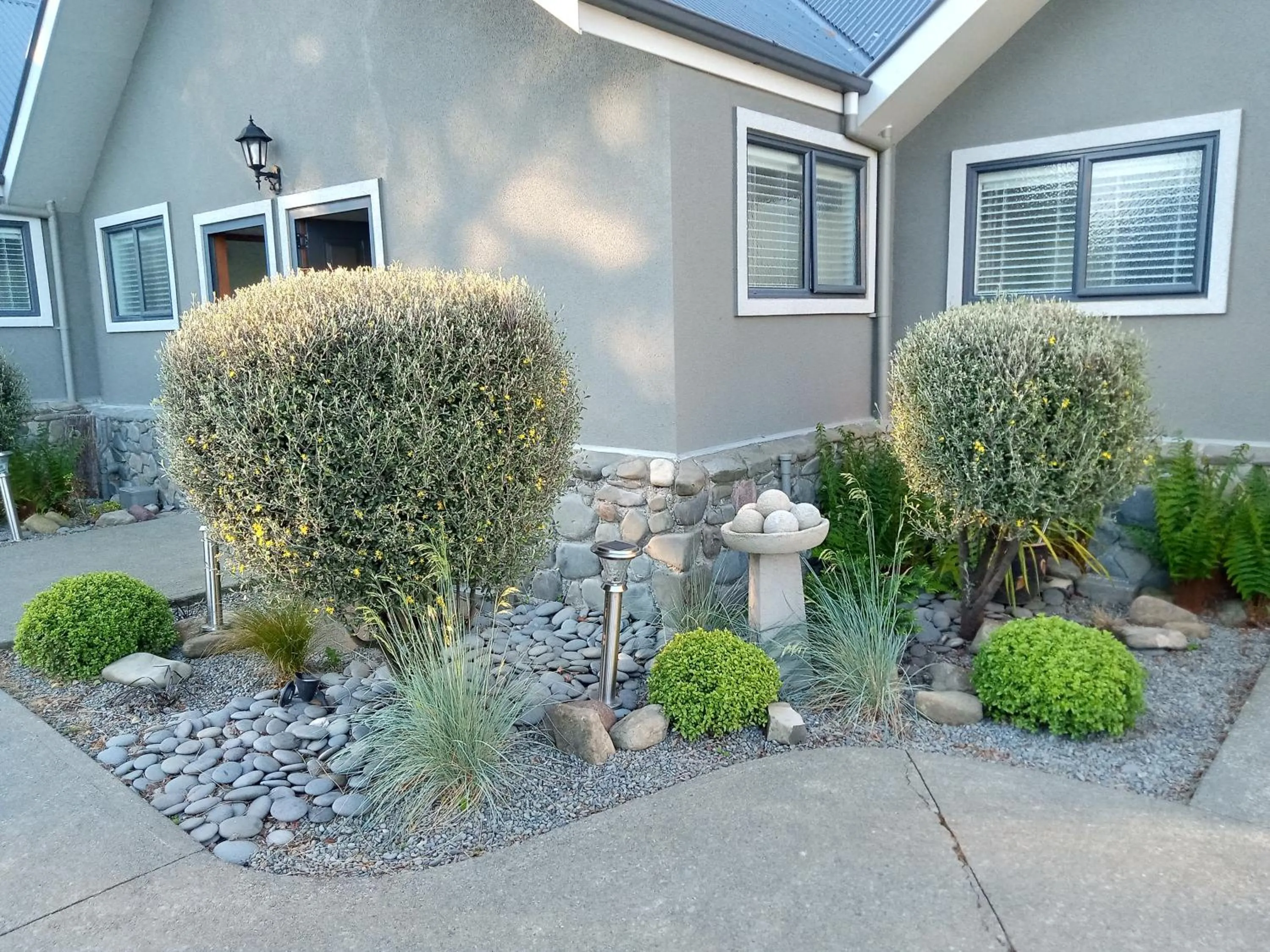 Facade/entrance in Four Peaks Motel