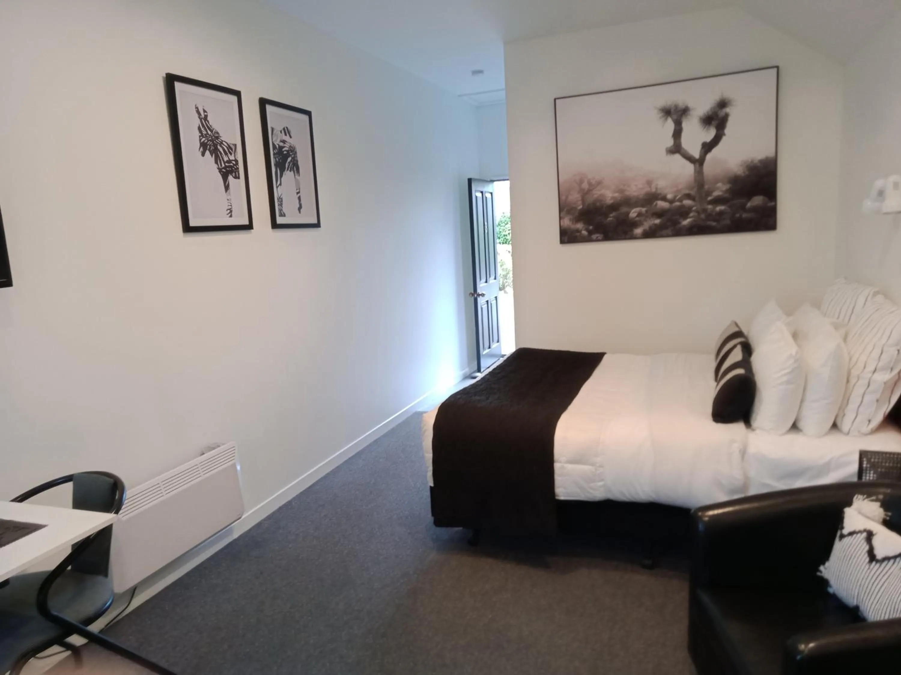 Bed in Four Peaks Motel